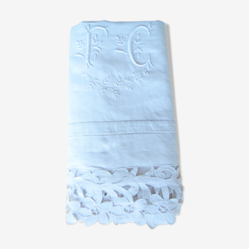 Drap en lin ancien brodé broderie anglaise découverte monogramme fc