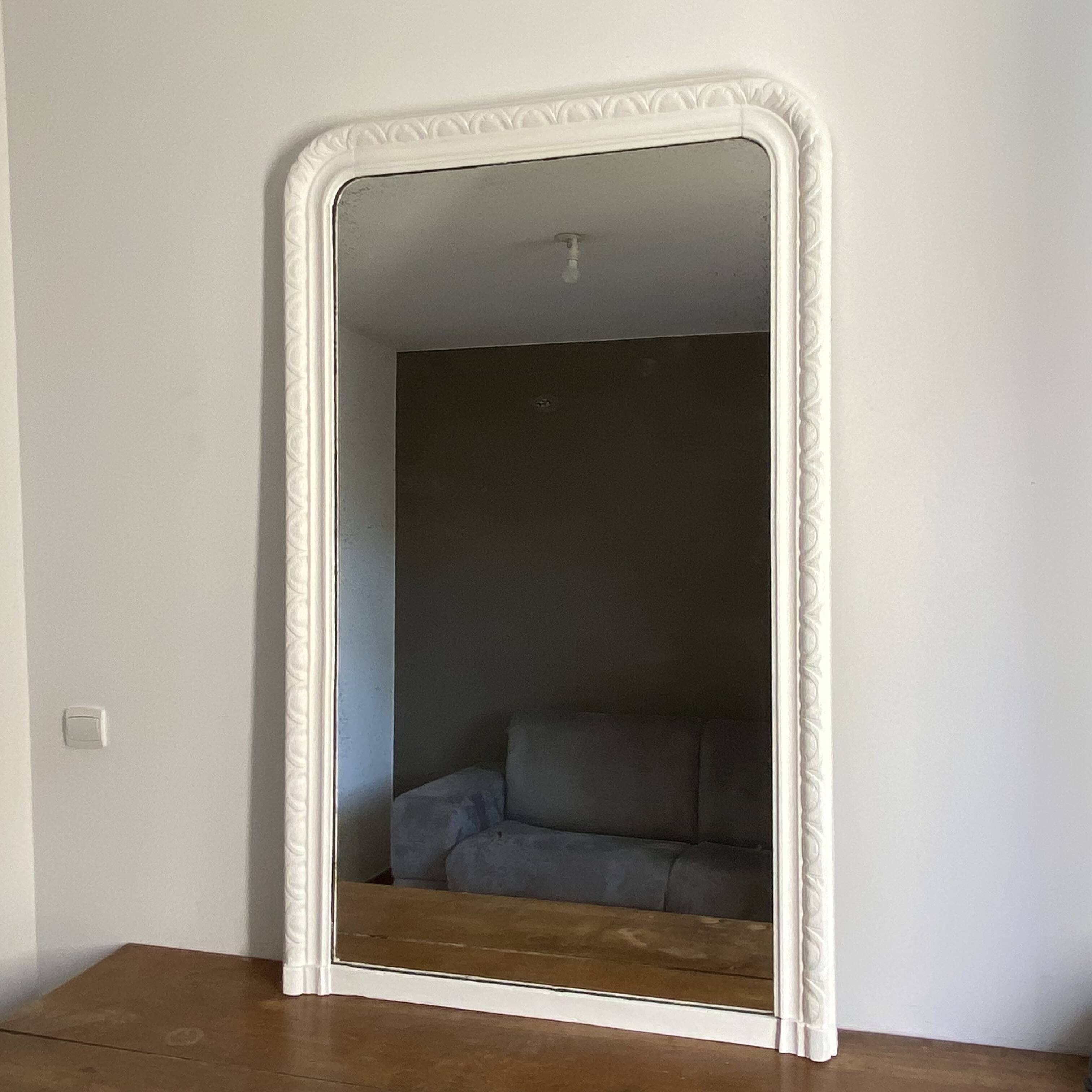 Grand miroir Louis Philippe blanc. 145x90. Fin 19ème.