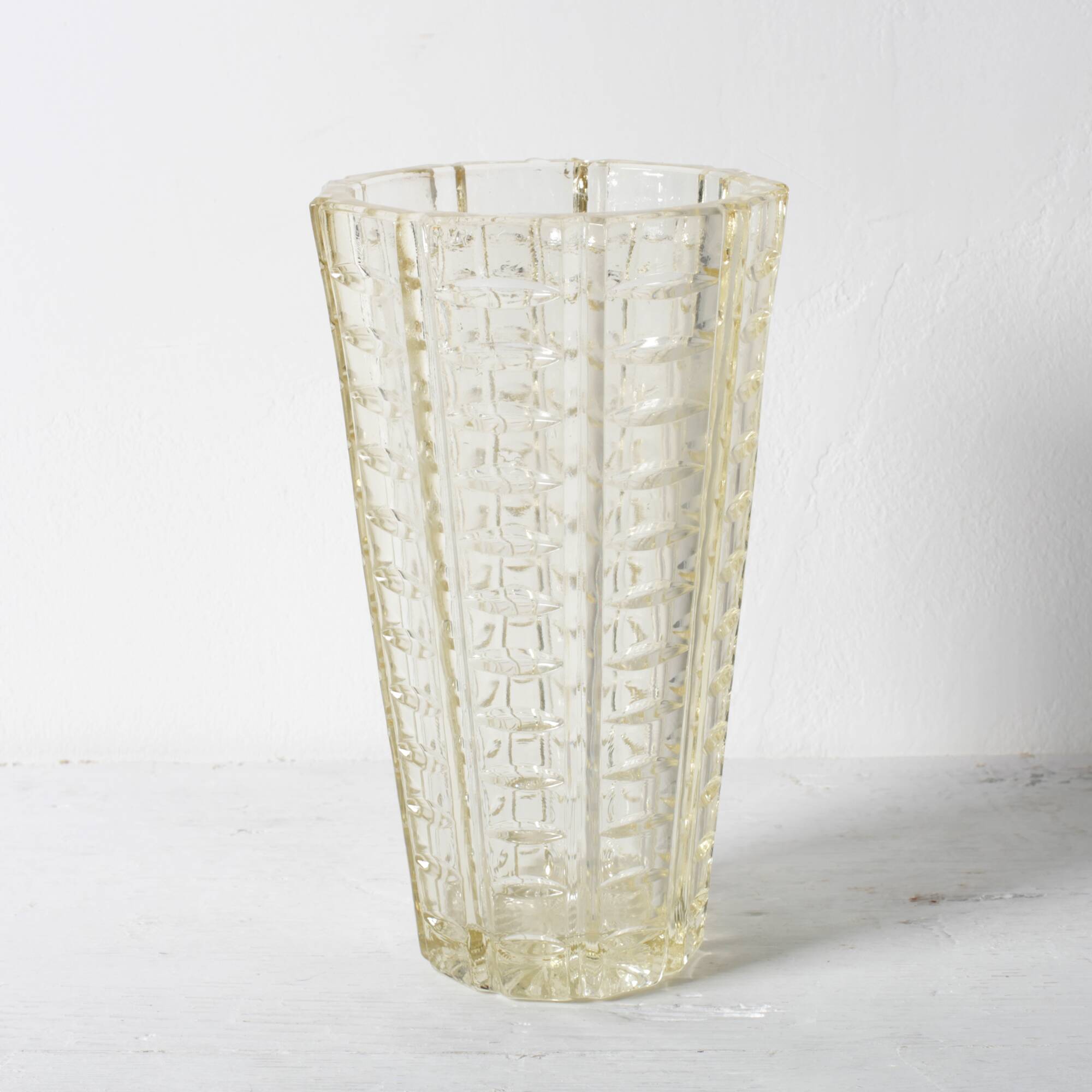 Vase à fleurs en verre jaune doux des années 50 / Fidenza / Italie