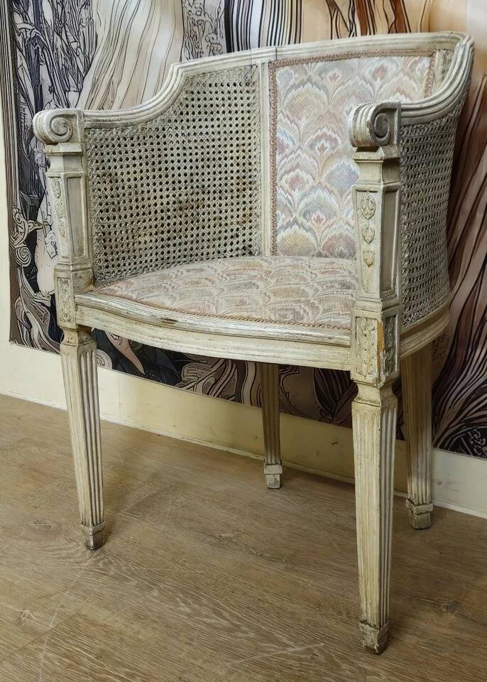 Gondola armchair in Louis XVI style, carved wood with a cream patina.