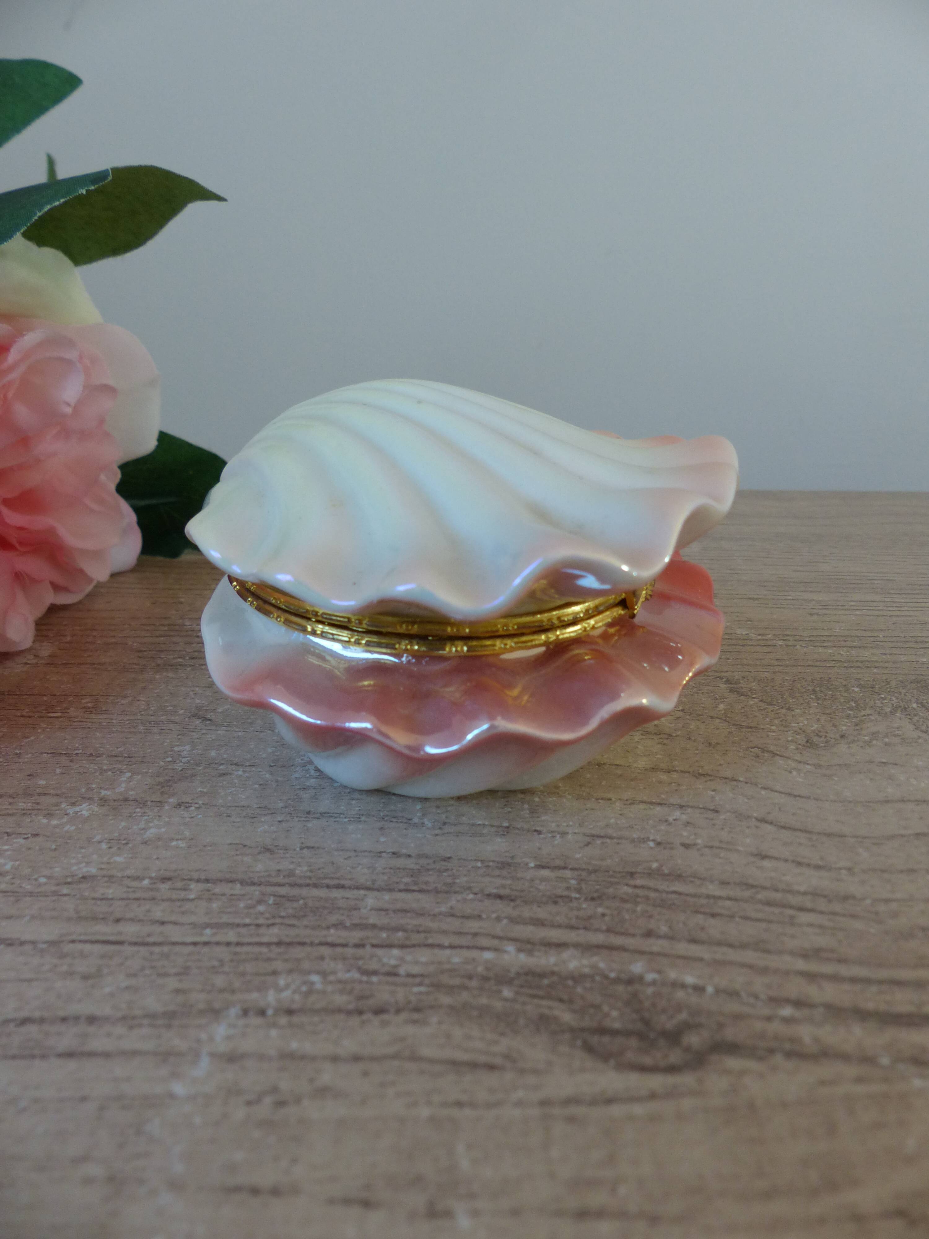 Vintage shell-shaped catchall in iridescent cream and pink ceramic.