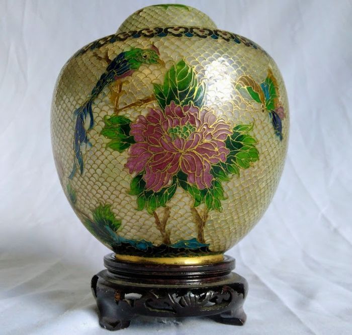 Openwork plique-à-jour enamel pot - 1920 to 1949 - China