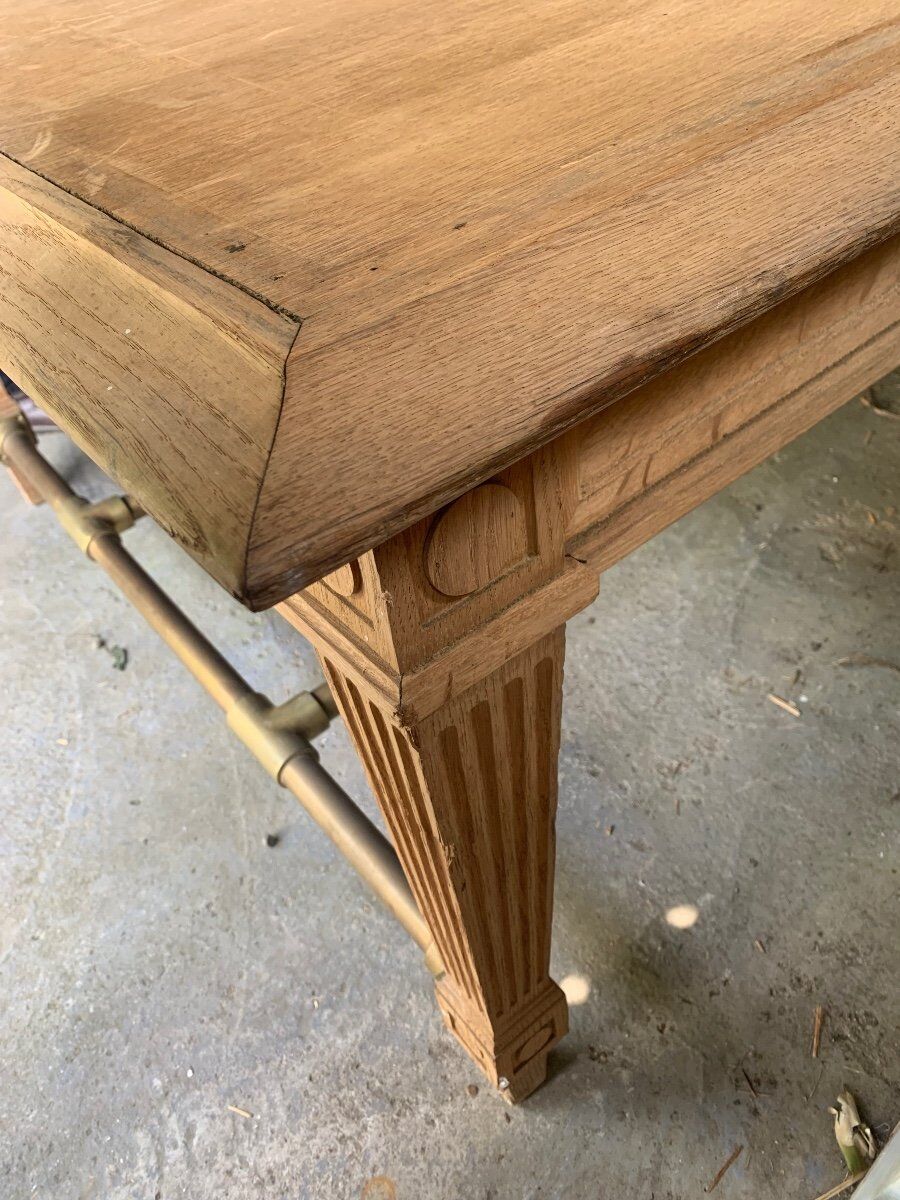 Bank oak table