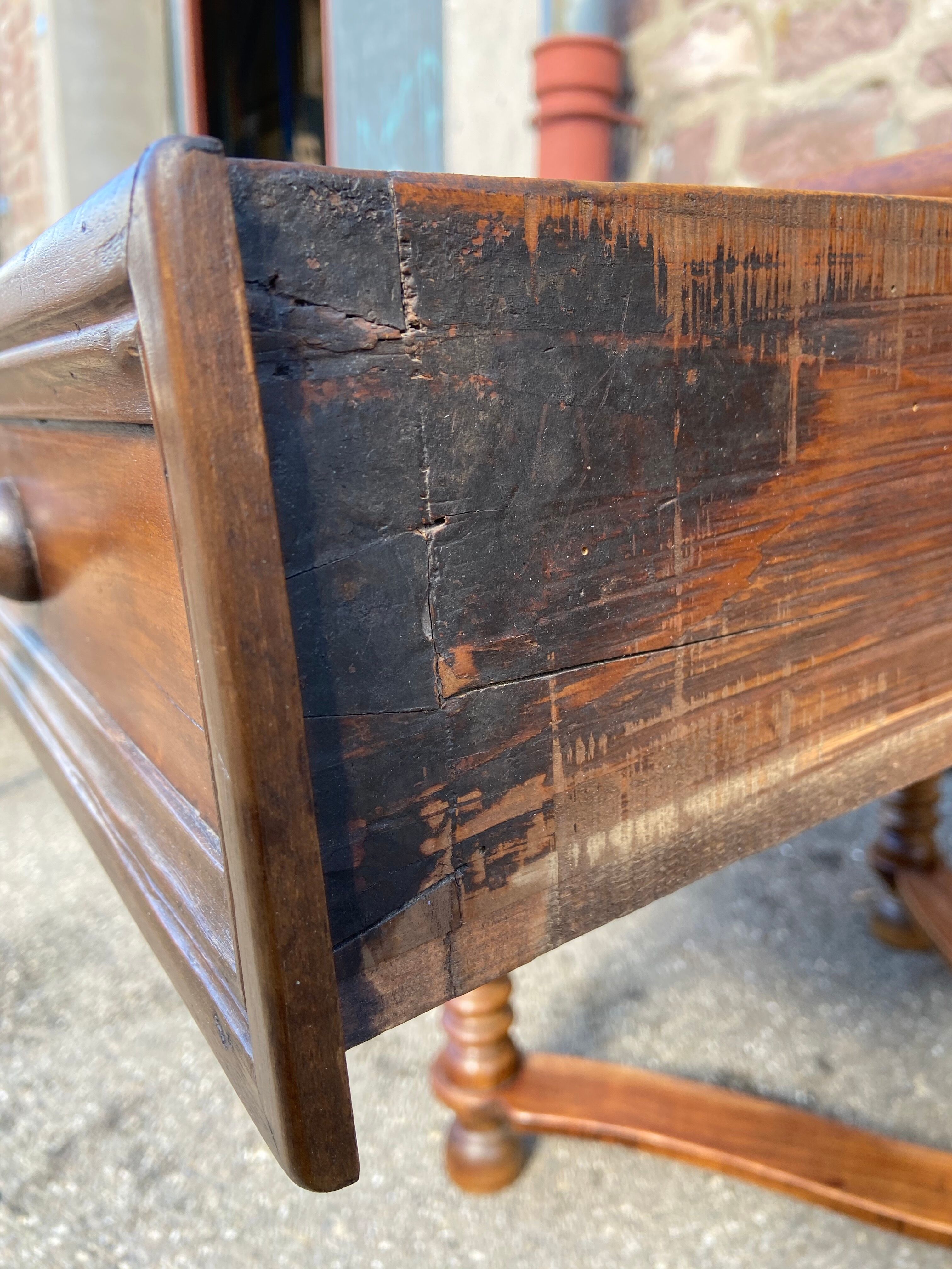 Alsatian farm table in vintage walnut 1850s