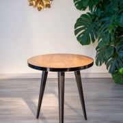 Guéridon tripode, table d'appoint en bois et métal gainé, années 1950