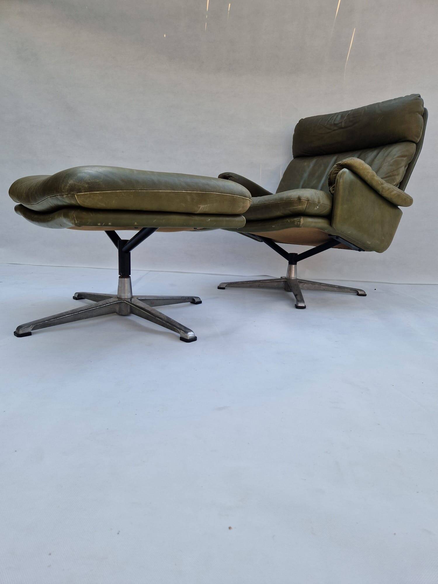 Leather chair with footrest ds-31 – de sede – switzerland – 1960s