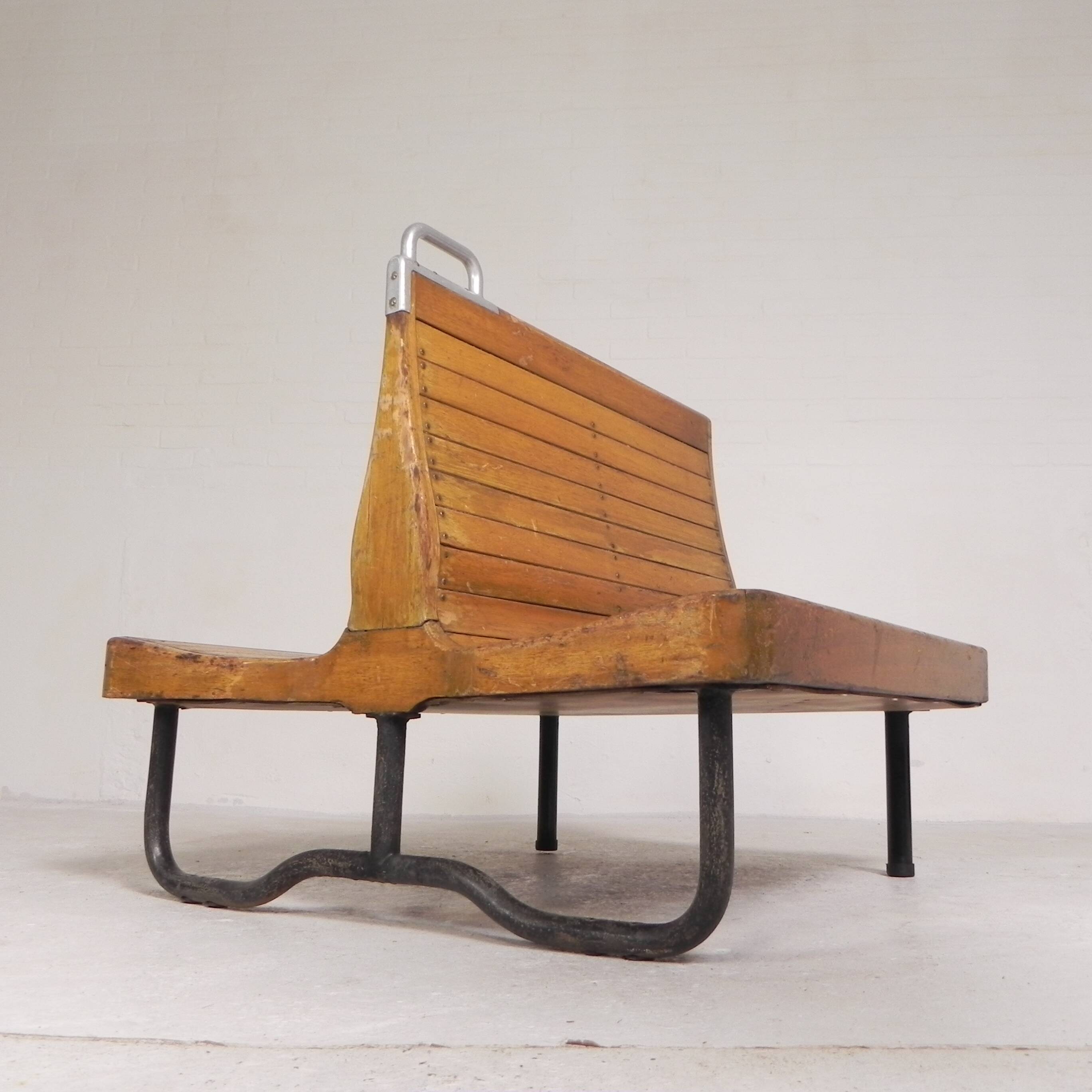 Banc de train en teck double face, années 1930