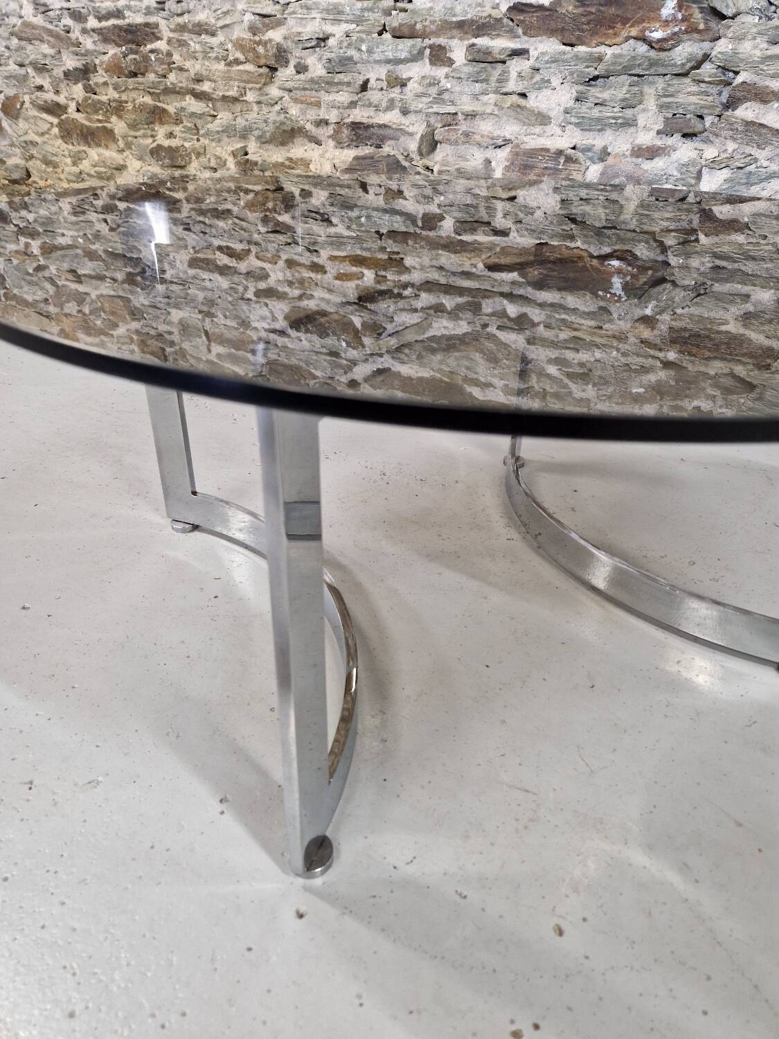 Table basse design Paul Legeard verre fumé et chrome