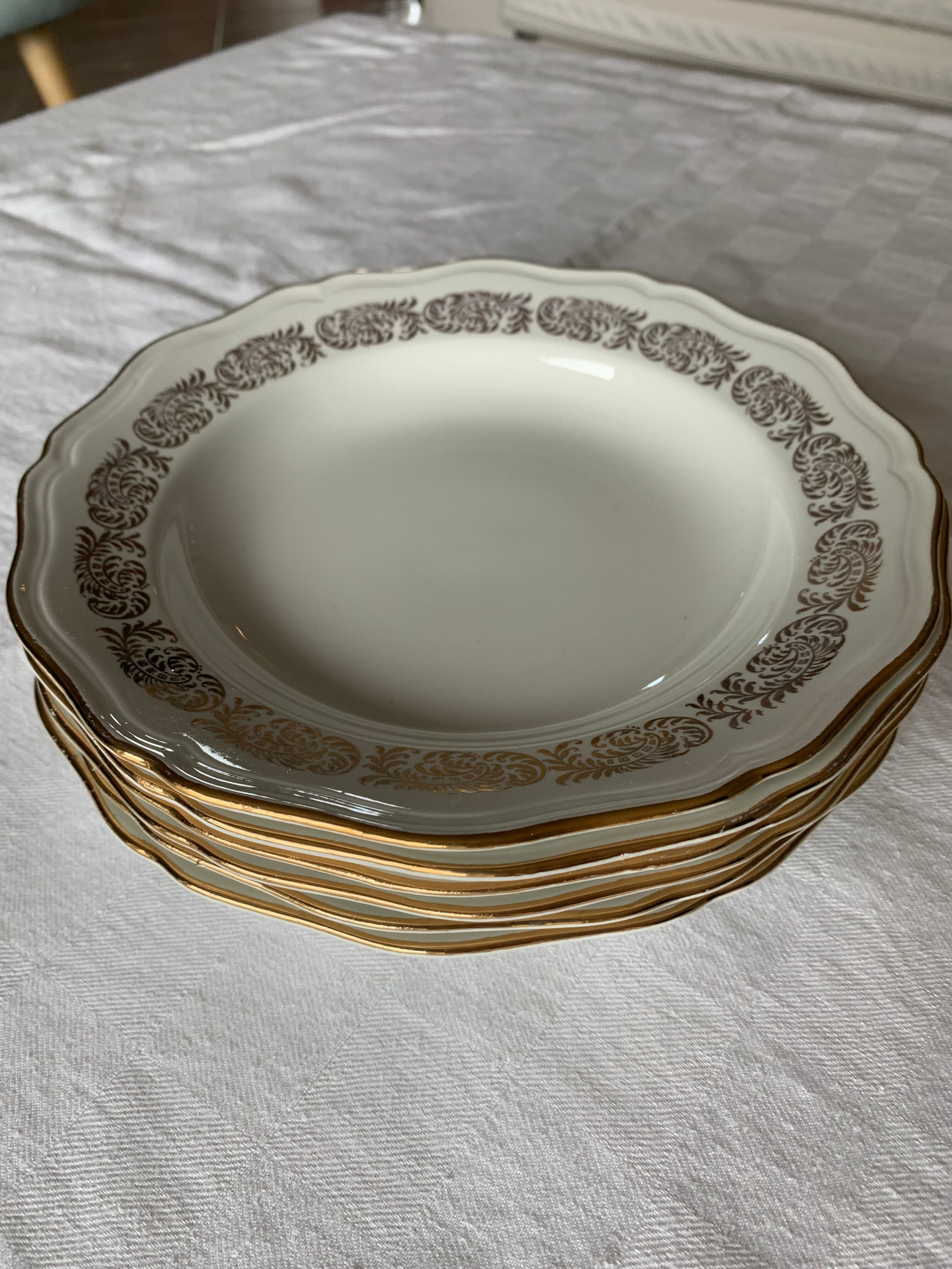 Hollow plates Lucette