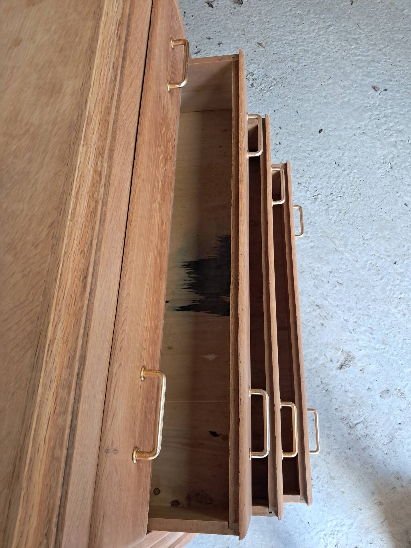 Chest of drawers