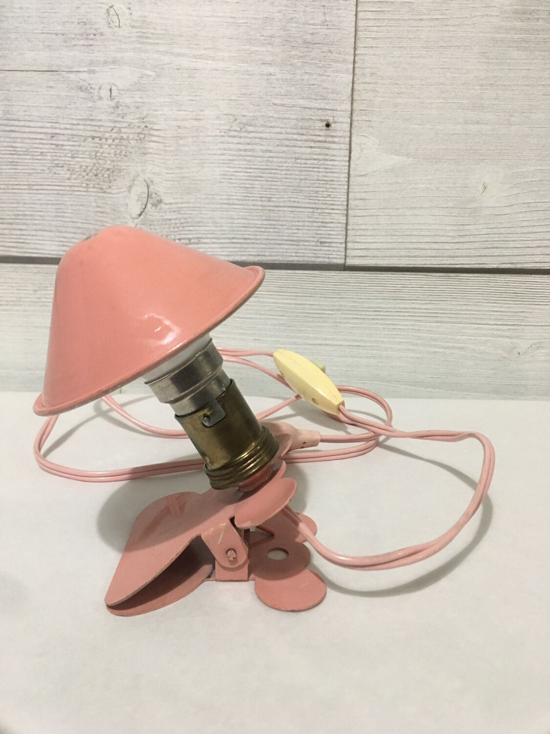 Mushroom lamp with clip
