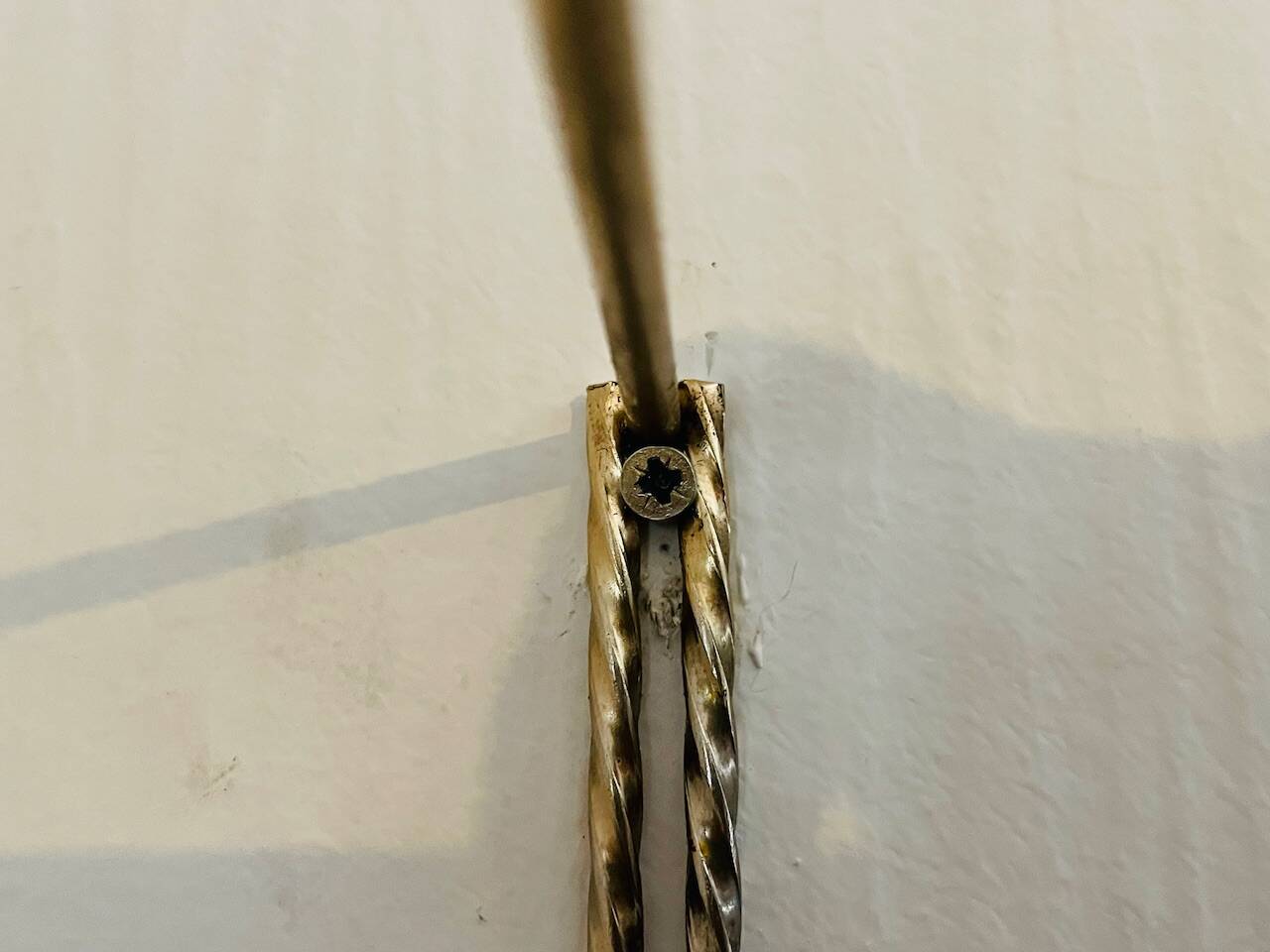 Vintage adjustable “string” shelf in metal and brass, Circa 60's