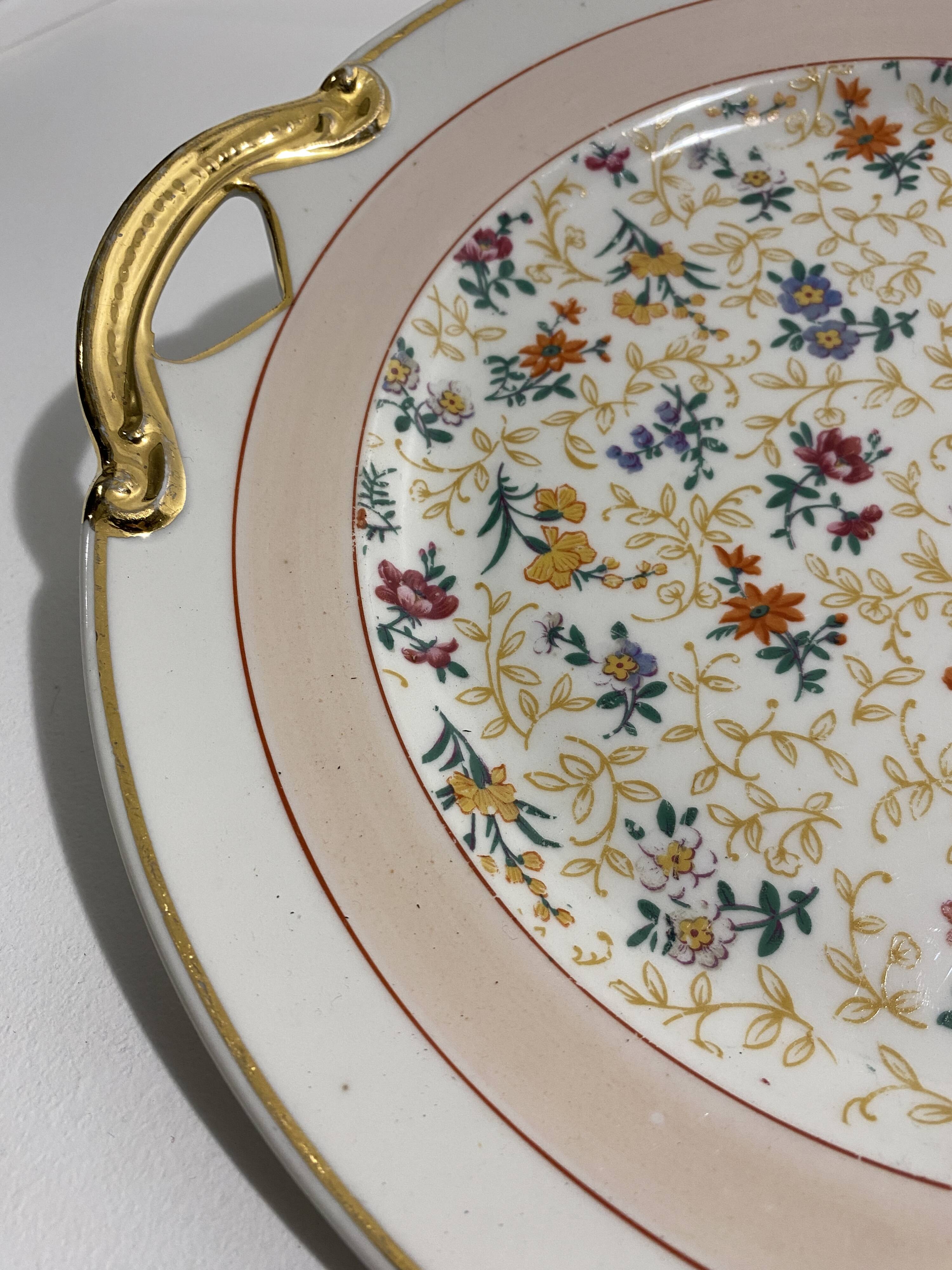 Dessert service, cake service, flowers and gilding, 6 plates and a vintage pie dish.