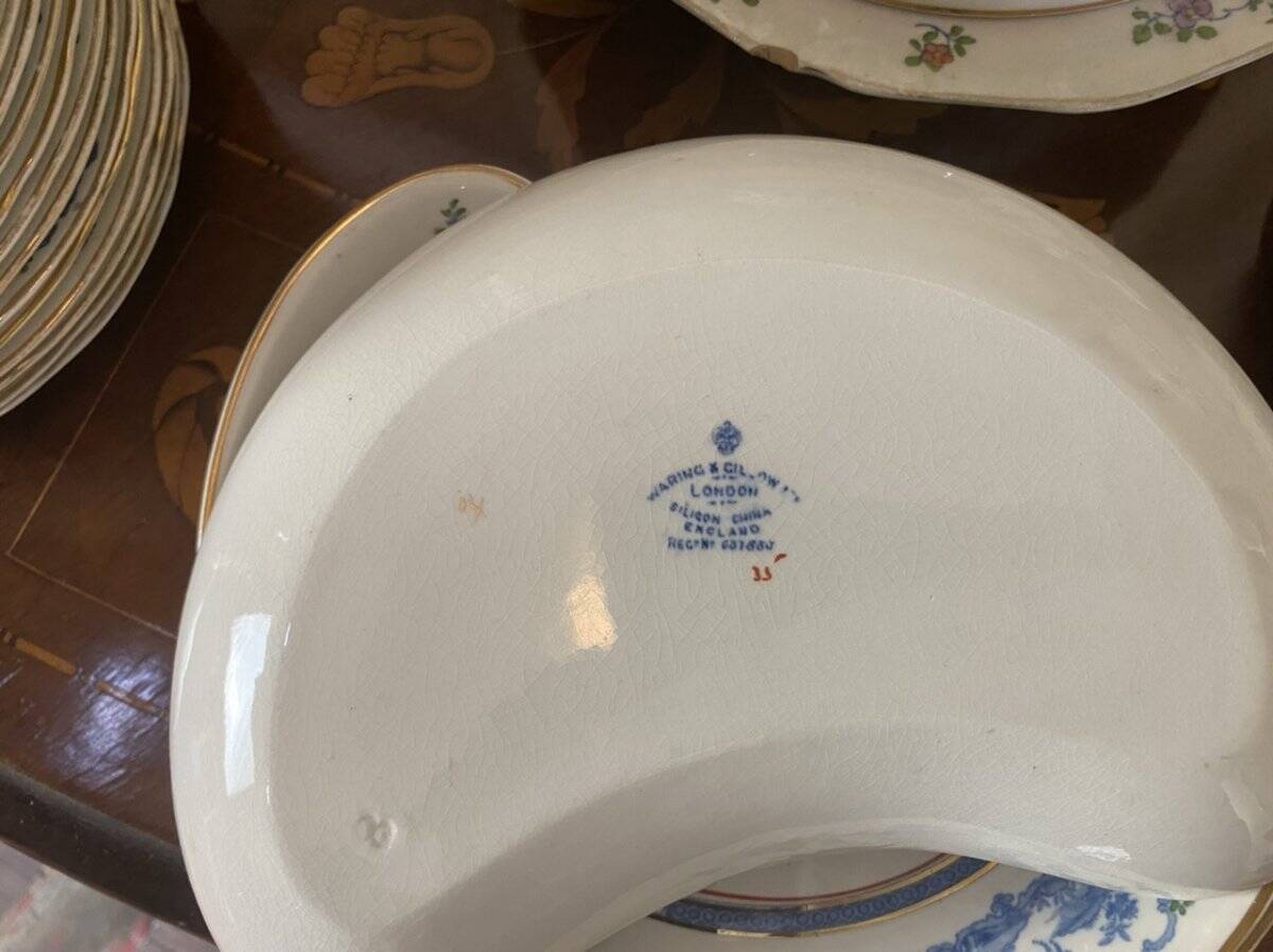 Earthenware dinner service, 155 pieces, Waring and Gillows, London