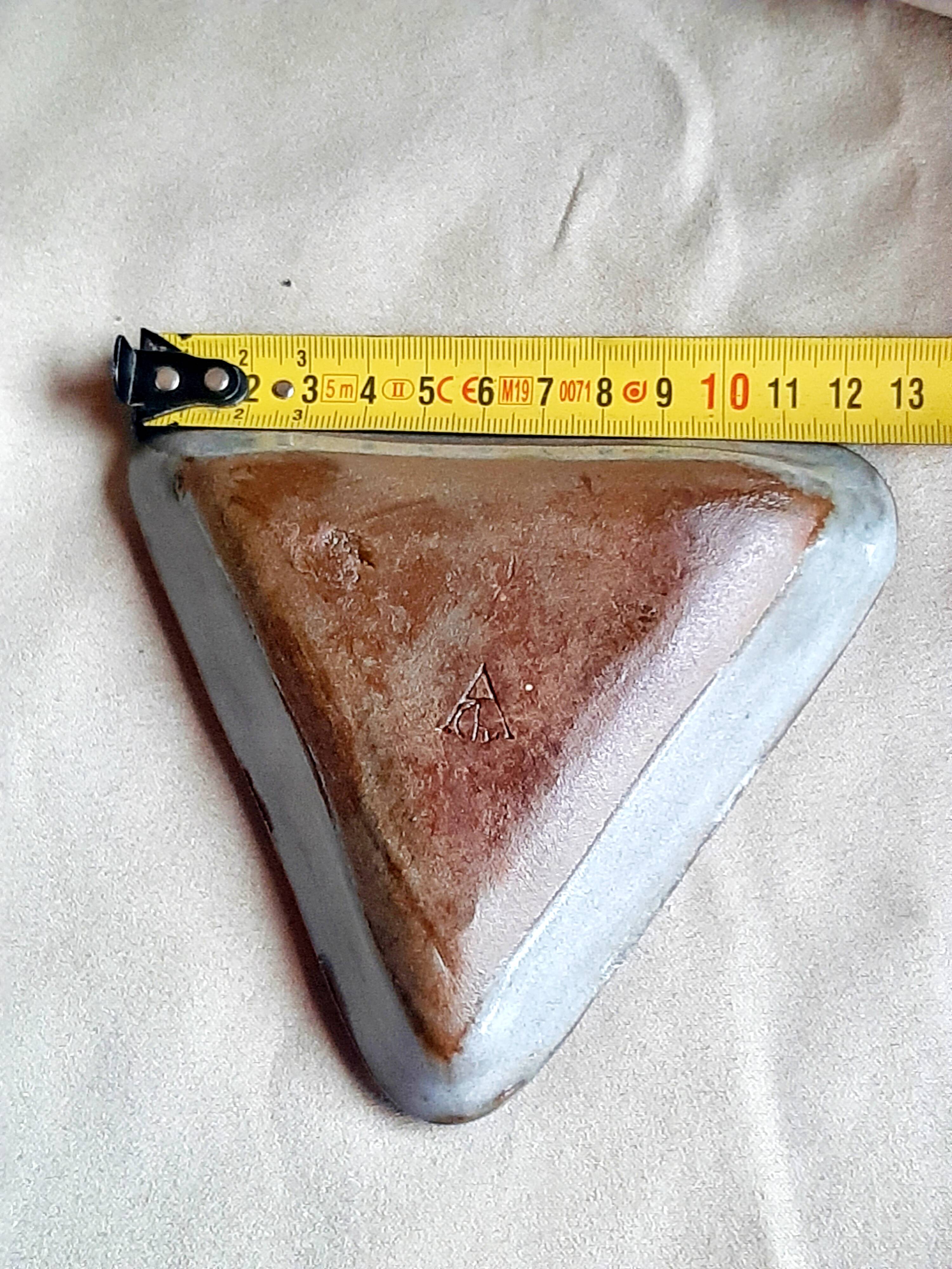 Cendrier en grès signé Chantal et Thierry Robert