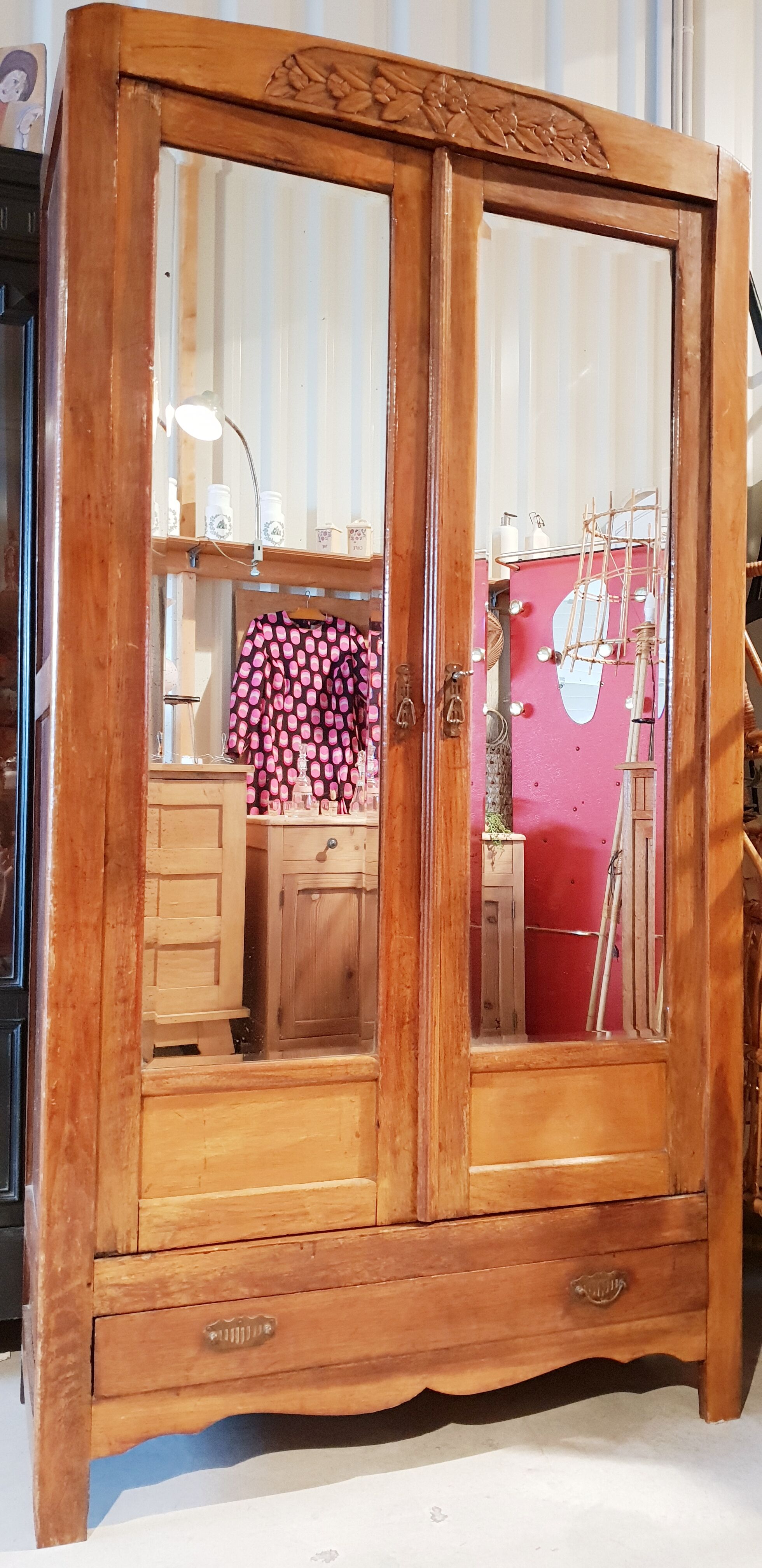 Armoire vintage