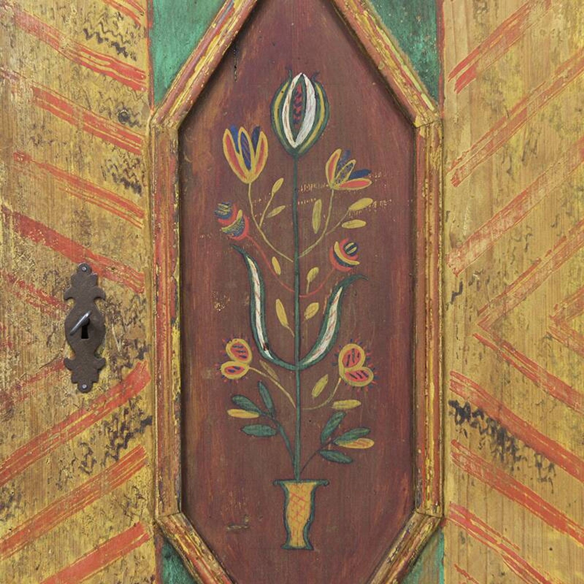 Armoire de mariage en folk art peint antique