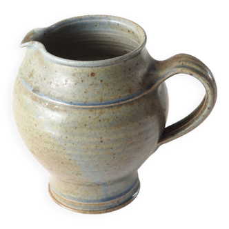 Pitcher enn bluish sandstone