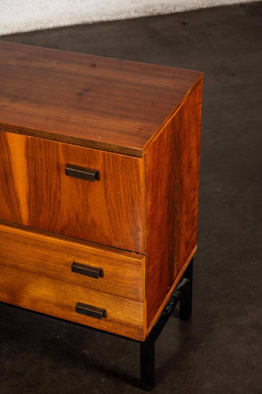 Rosewood burl chest of drawers