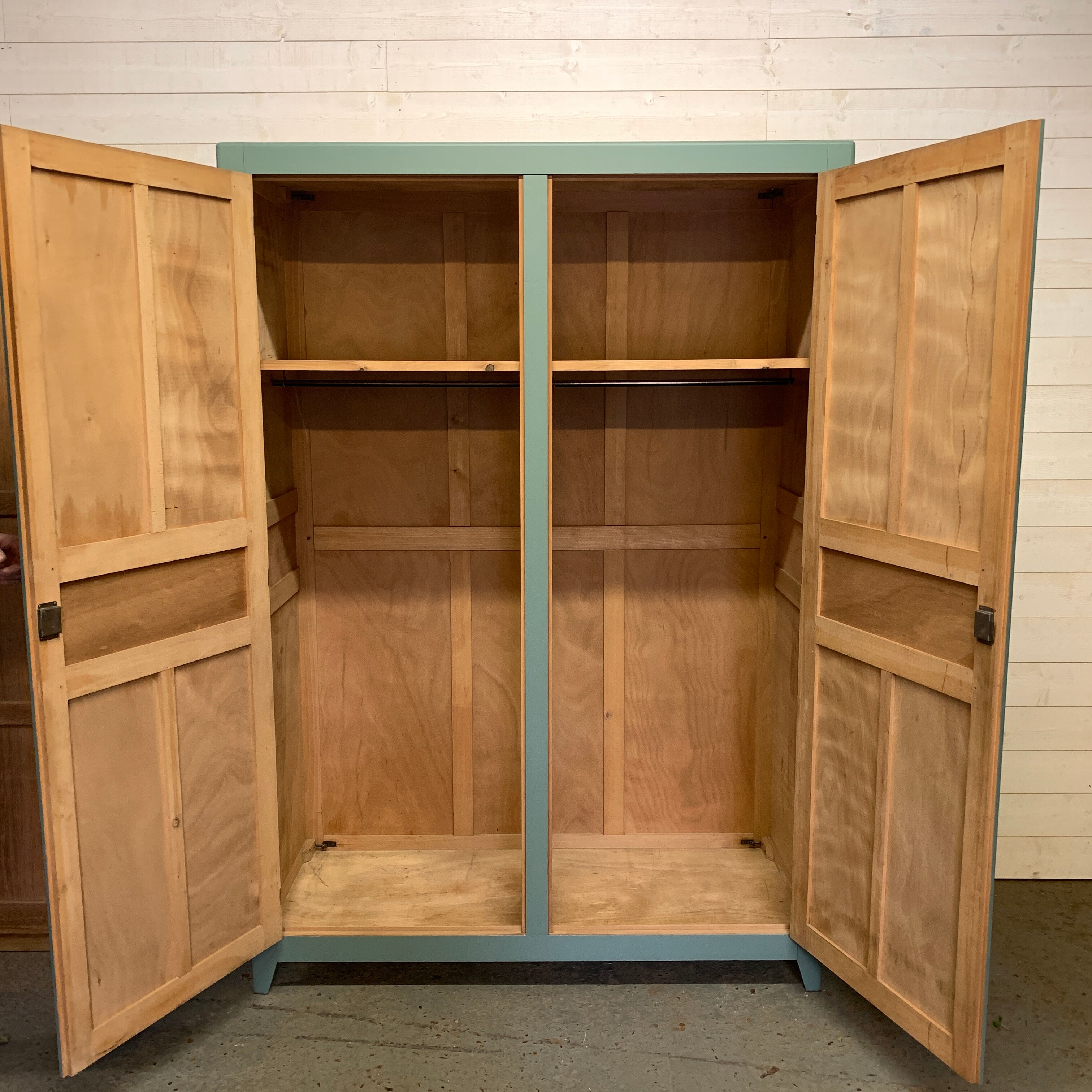 Armoire parisienne
