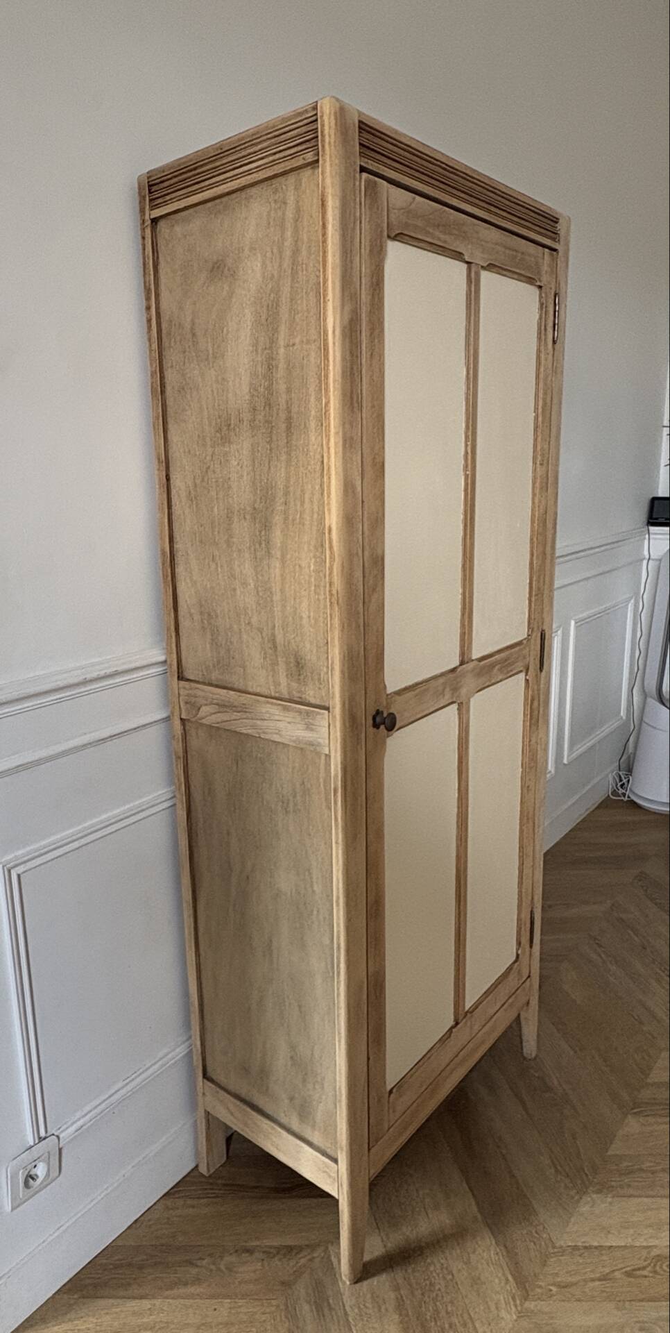 Armoire parisienne