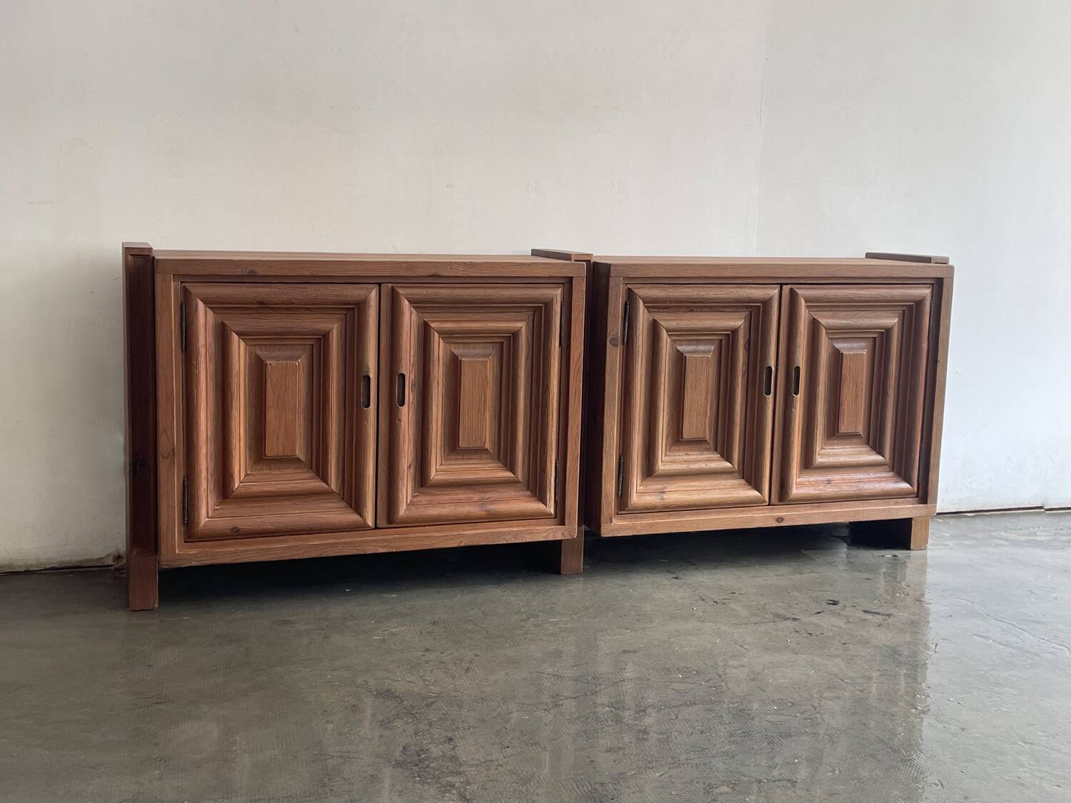 Buffet brutaliste, Biosca, bois massif, fabrication artisanale, Espagne