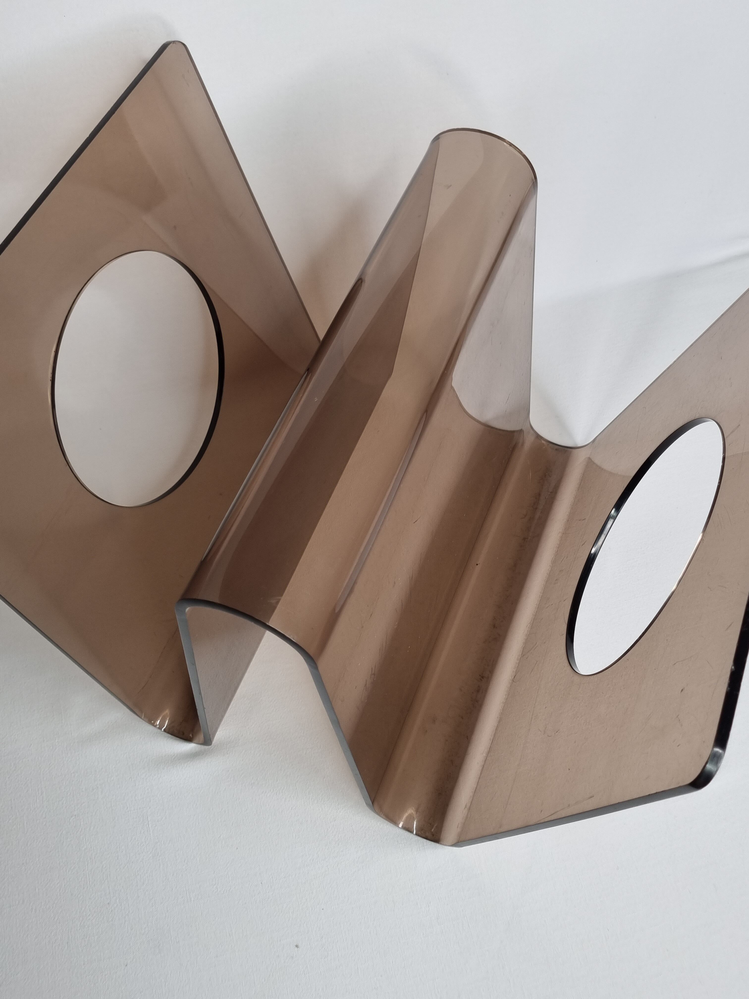 Plexiglas design magazine holder Michel Dumas, Roche Bobois, 70s