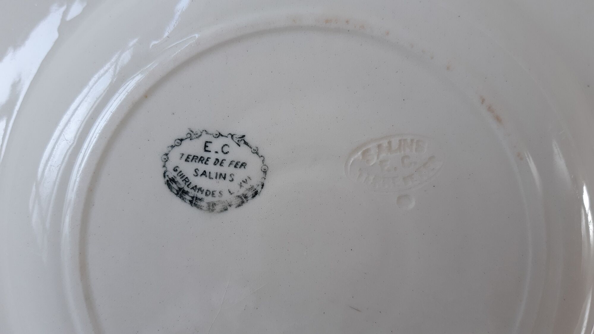 Set of 8 hollow plates Terre de Fer model "Garlands" late nineteenth