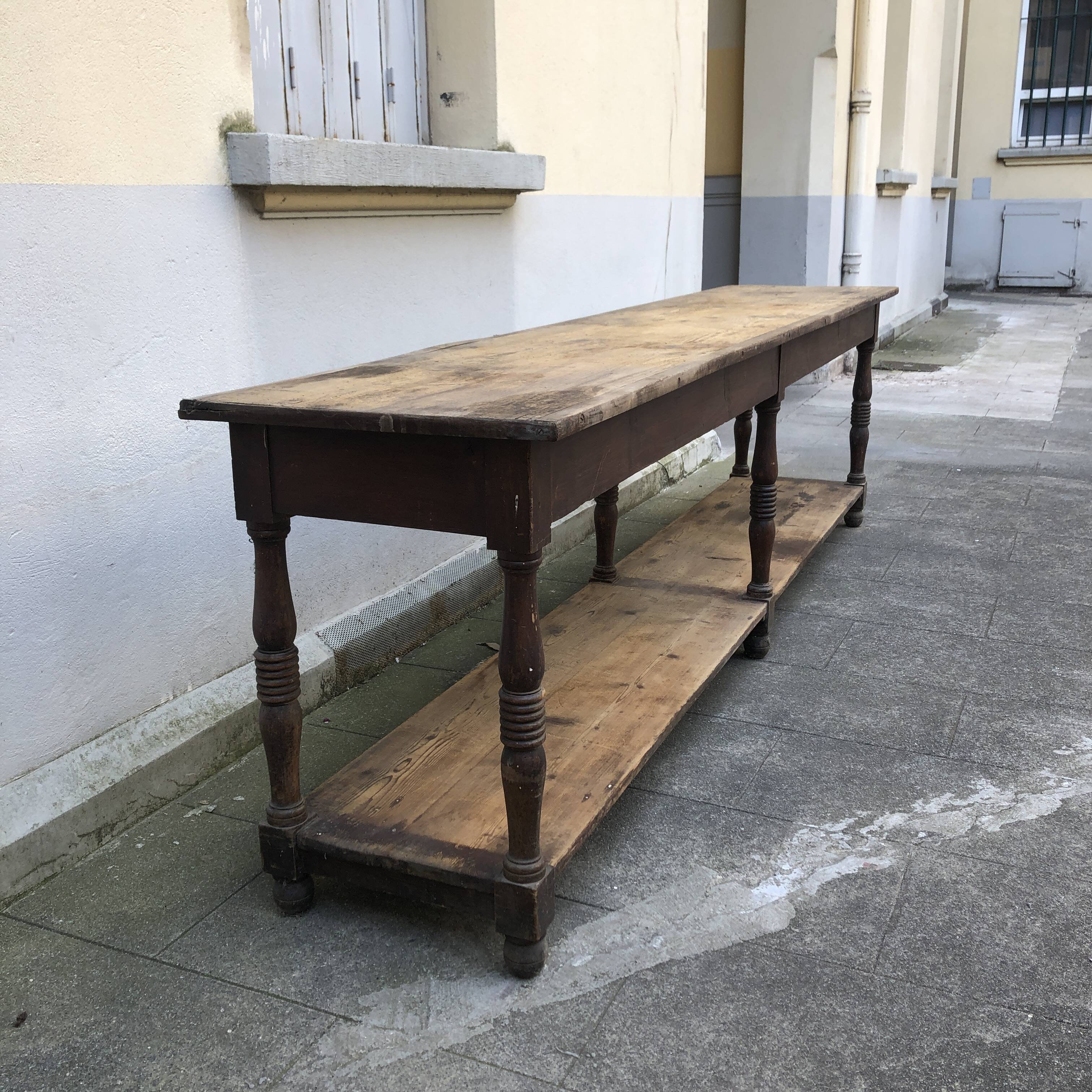 Cloth table