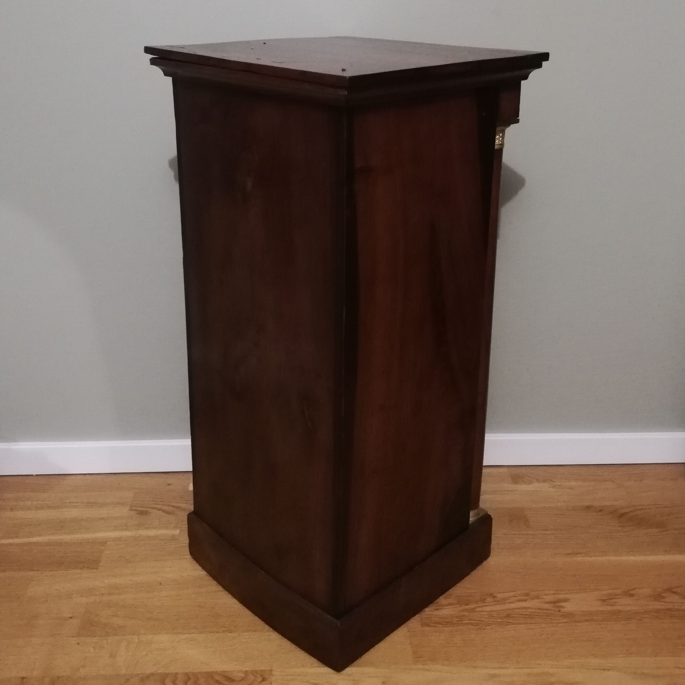 Empire Curtain Bedside Table