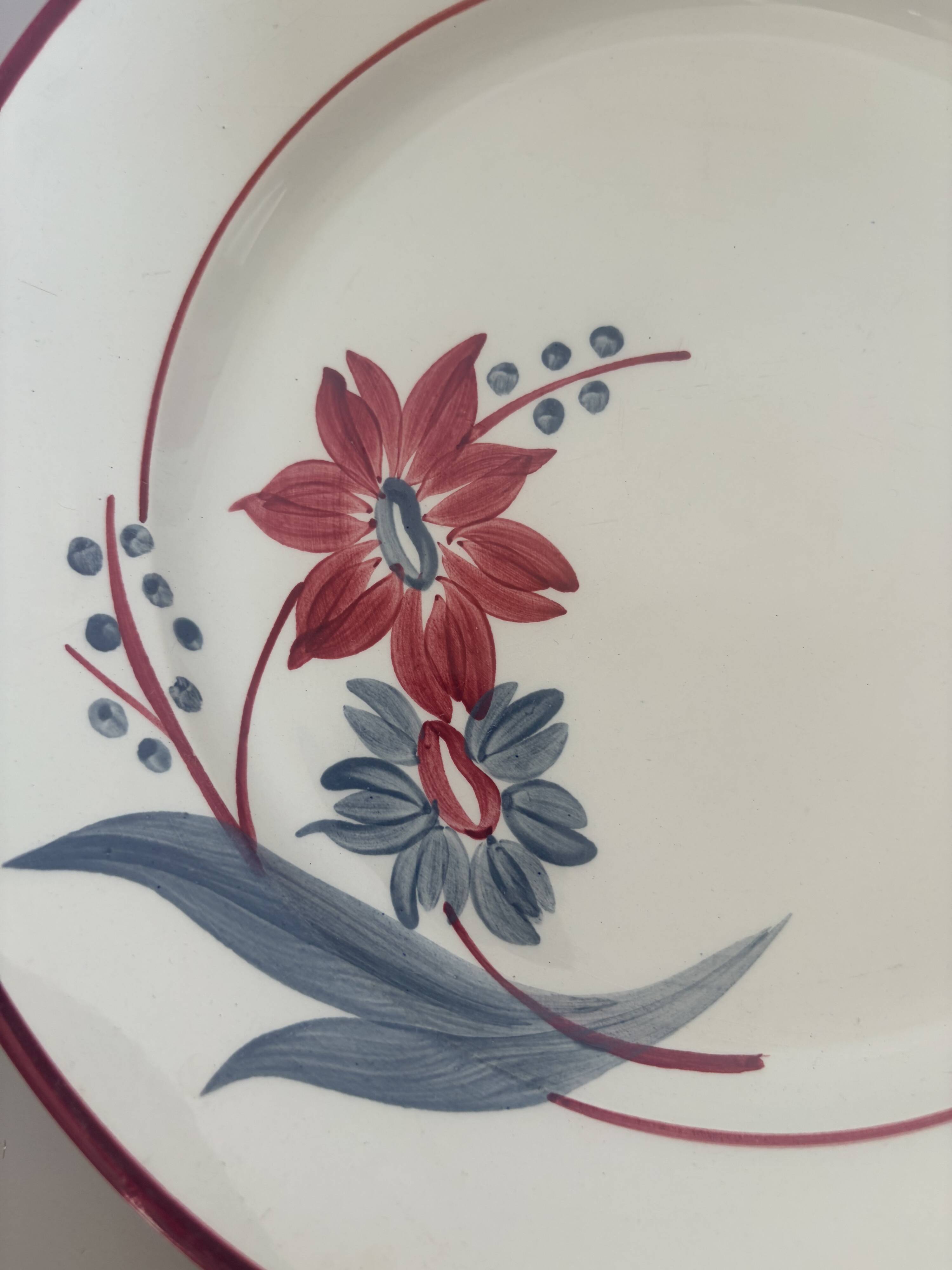 Vintage round plate from Gien model Jeannette 231110.