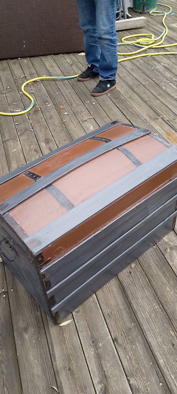 Ancien coffre en bois