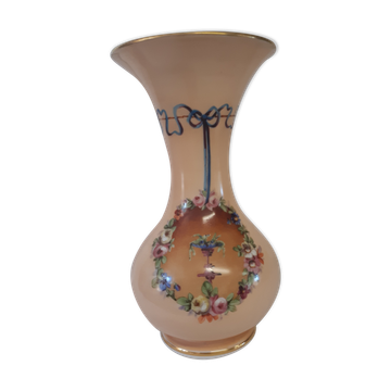 Napoleon III vase, in crystal opaline