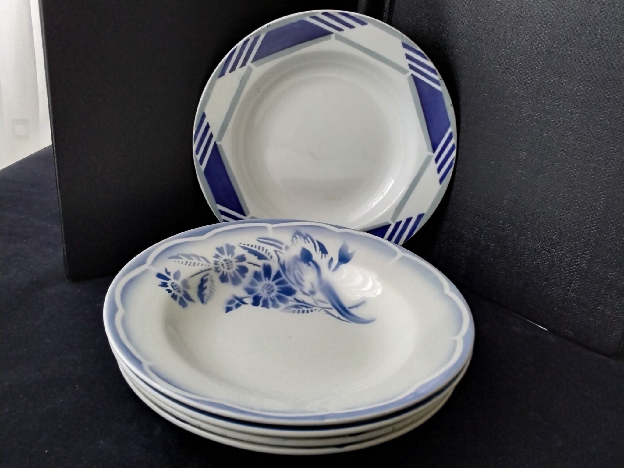 Set of 5 mismatched hollow plates Digoin Sarreguemines and Saint Amand