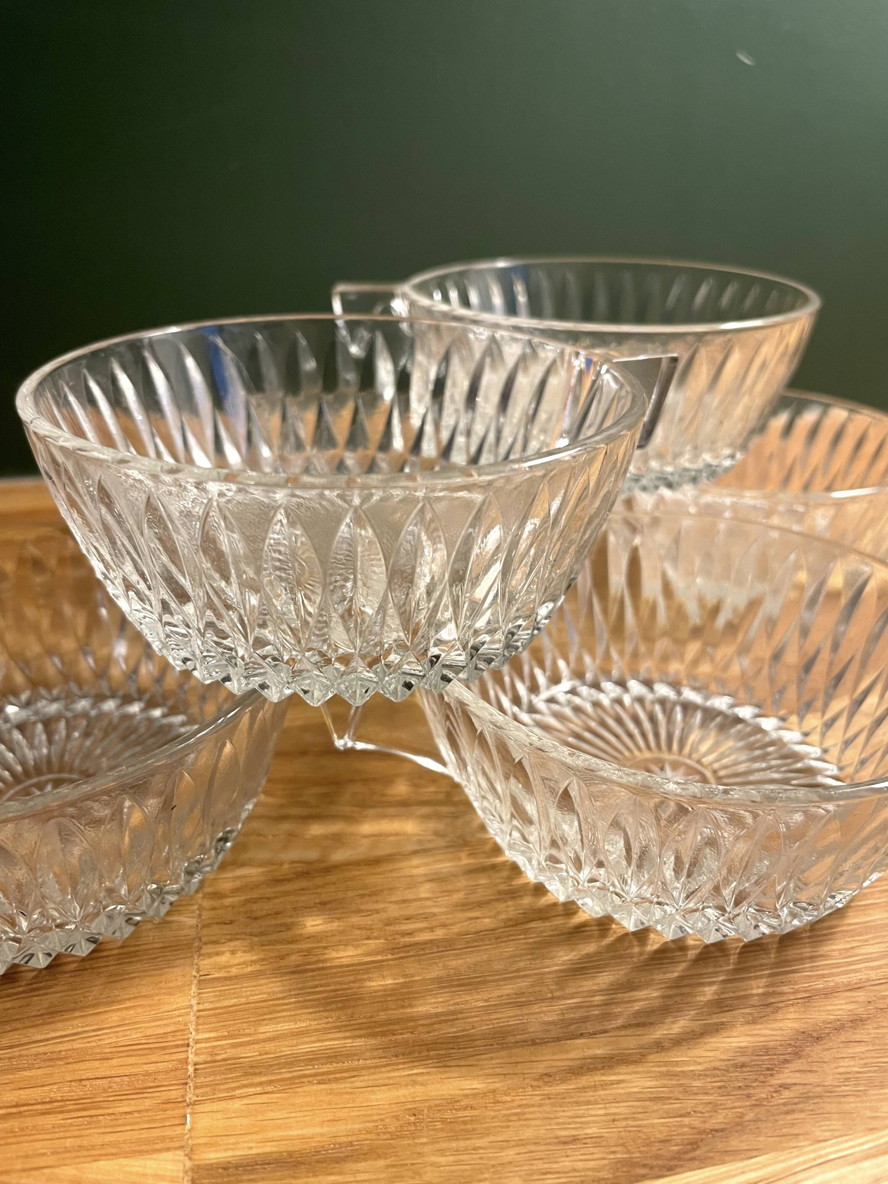 6 tasses à café en verre ciselé vintage en très bon état