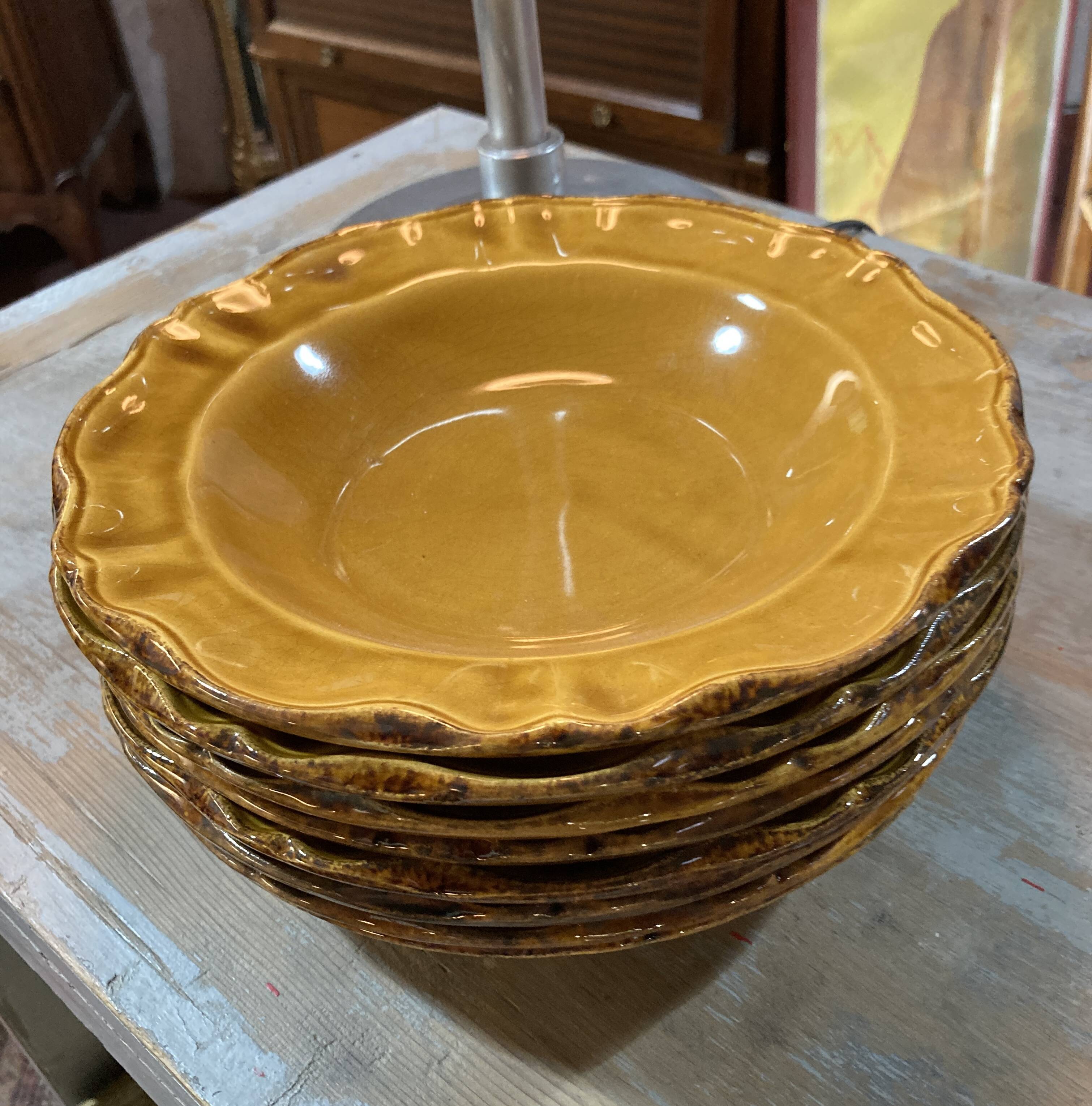 8 yellow ochre plates - adp faience de Provence