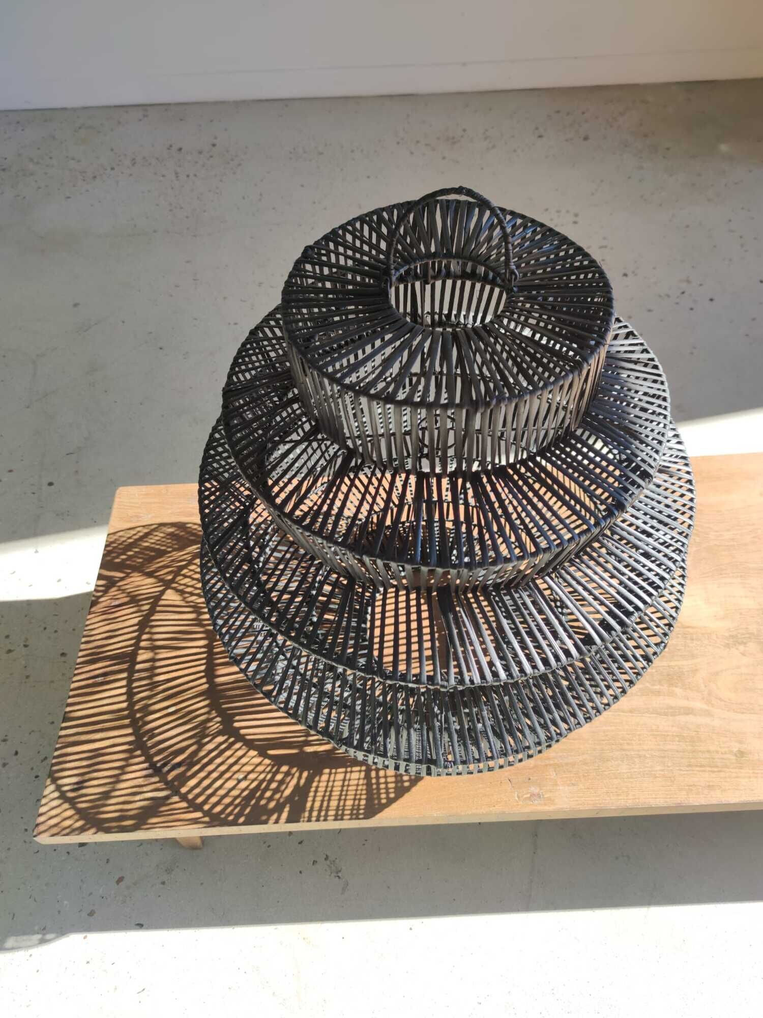 Braided rattan suspension in the shape of a black accordion