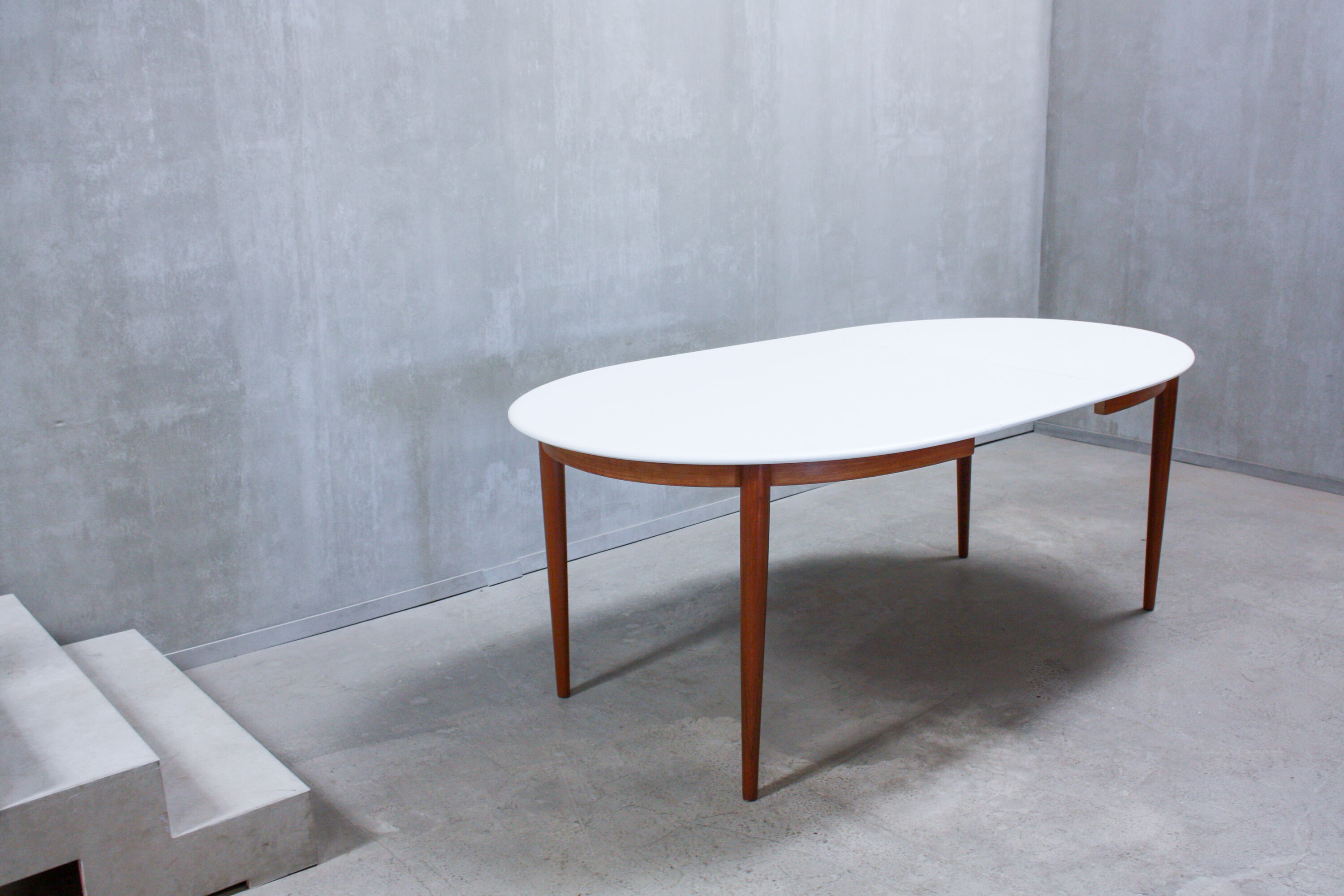 Vintage oval dining table, 1960
