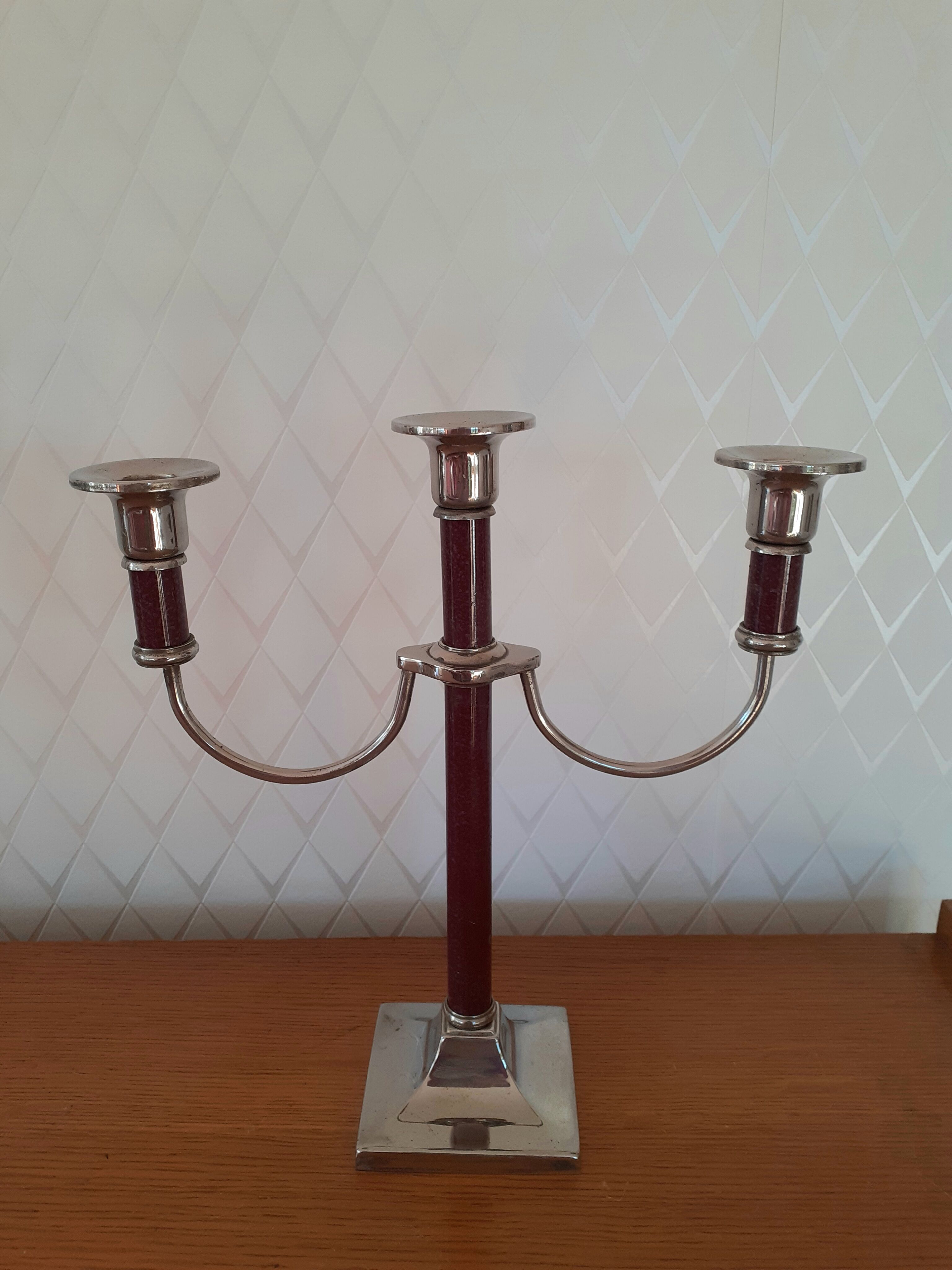 Paire de chandeliers trois feux