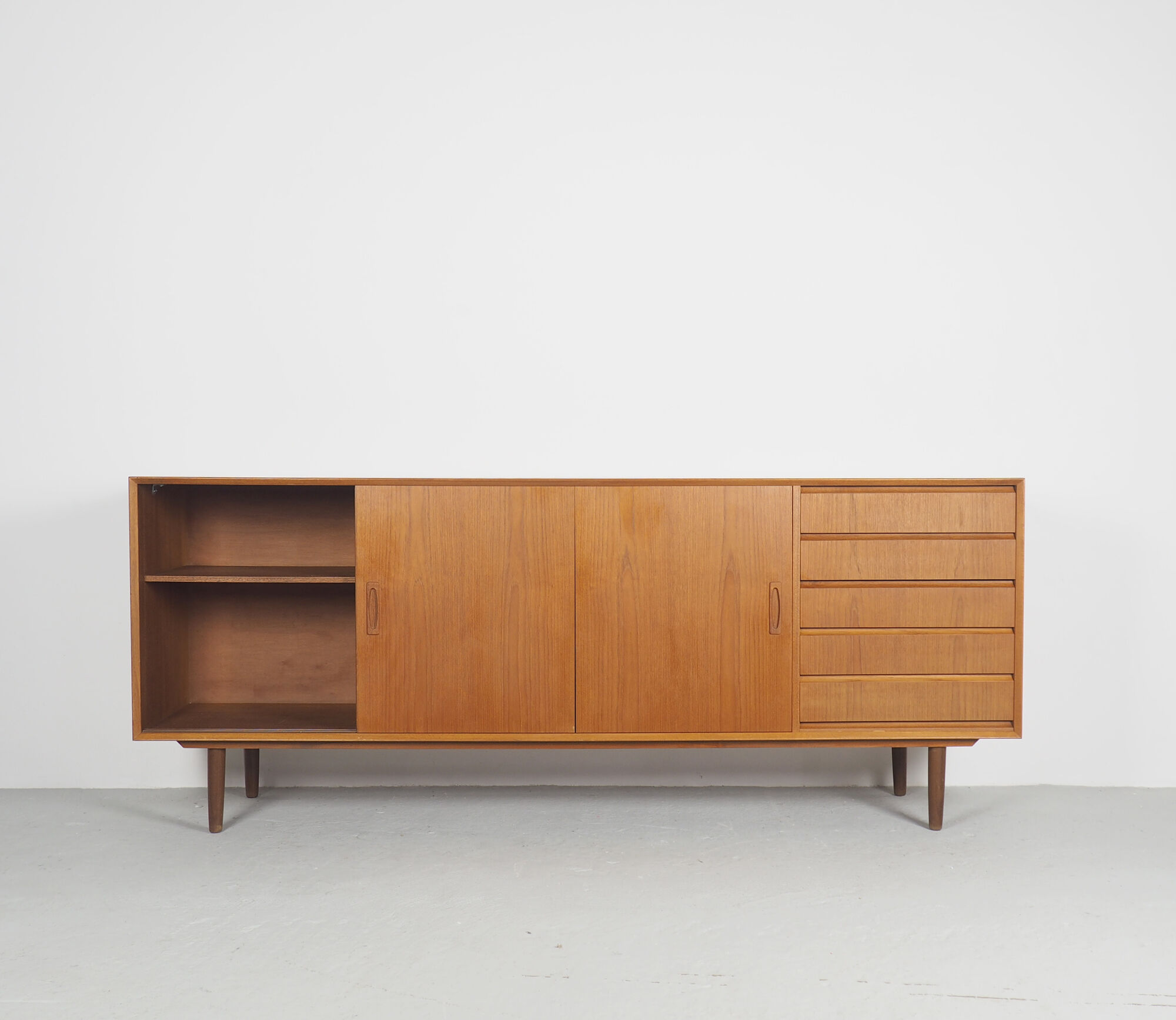 Vintage Danish design sideboard in teak, 1960's