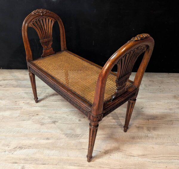Banquette Louis XVI en noyer assise en cannage