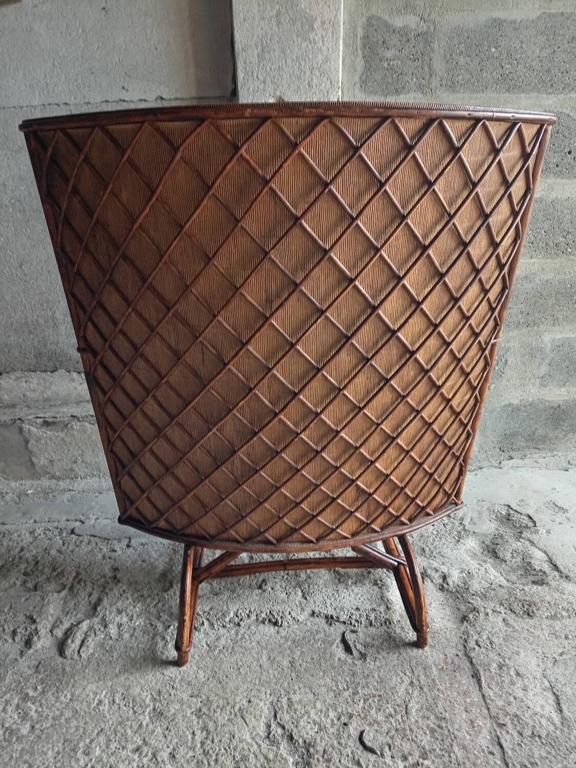 Vintage rattan bar