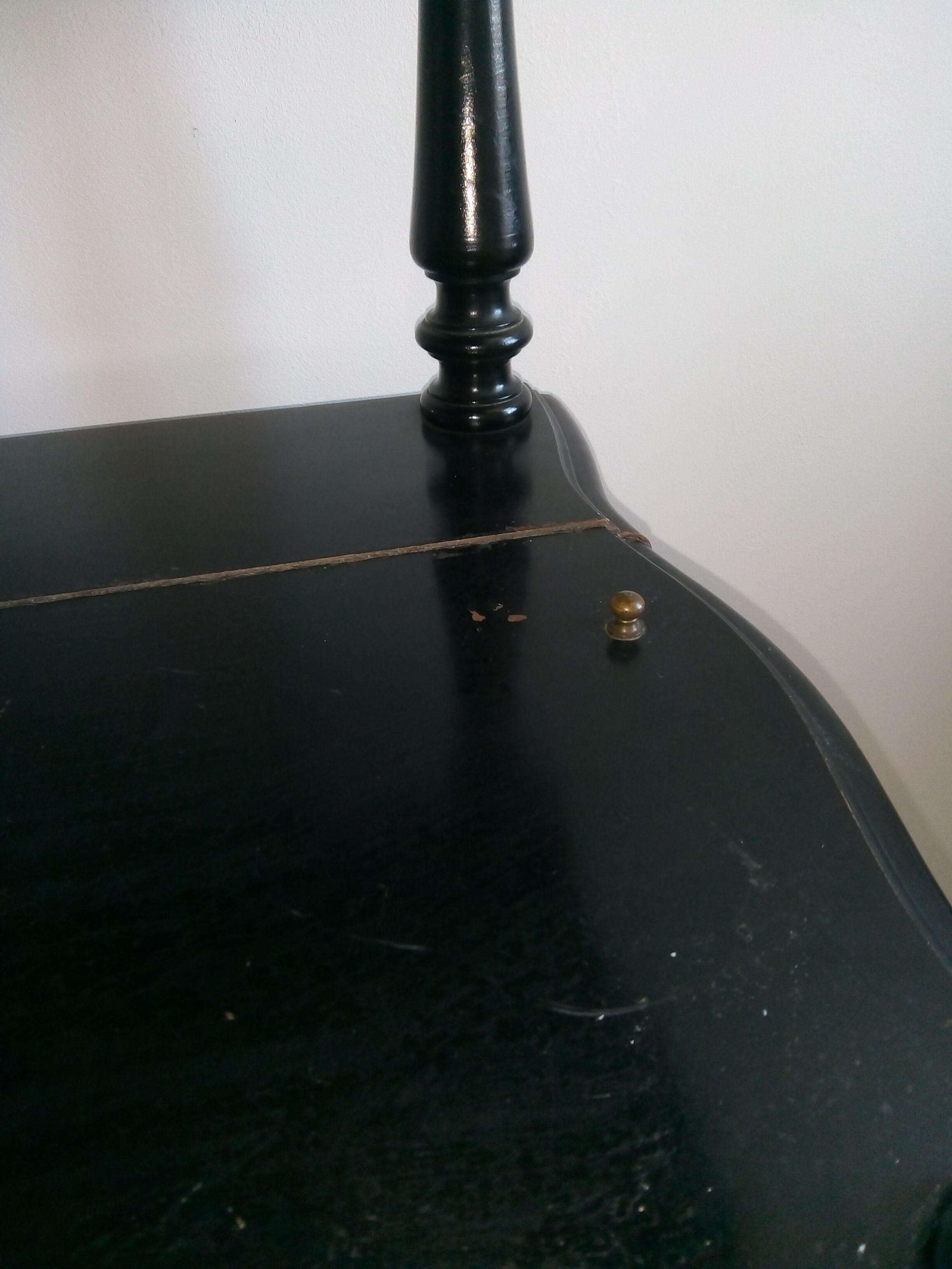 Black shelf 4 shelves on wheels