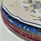 Rooster plates & baskets, earthenware in the spirit of a French bistro.