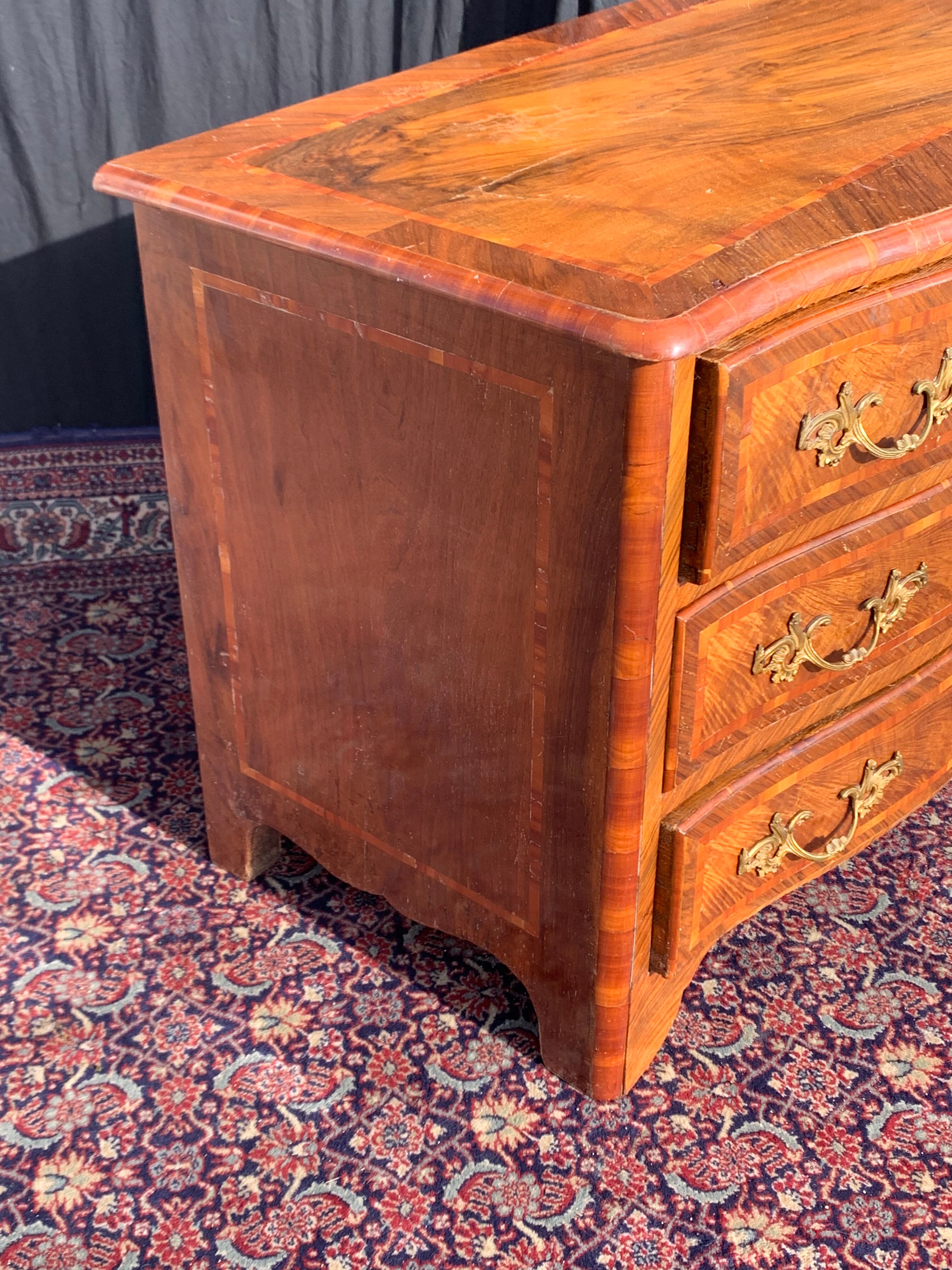 Commode en marqueterie d’époque régence