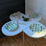Vintage daisy table