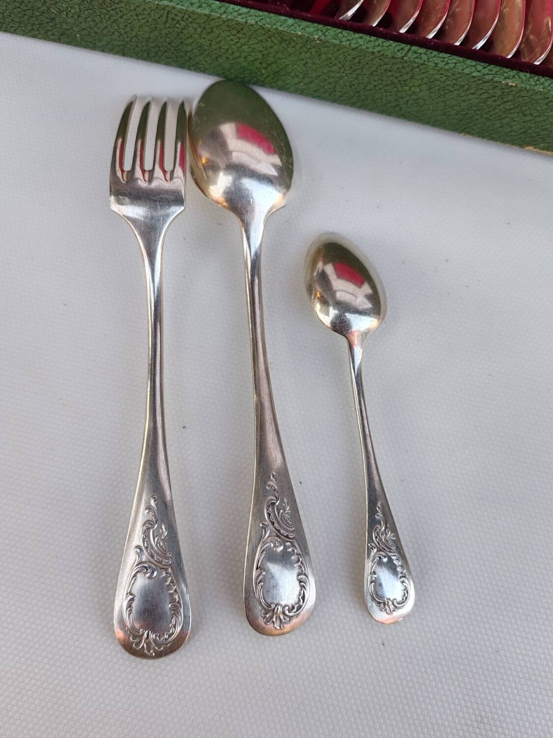 38-piece silver-plated cutlery set by Apollo.