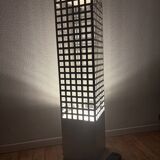 Lampe/Lampadaire Gratte-Ciel en Métal Perforé – Années 80-90