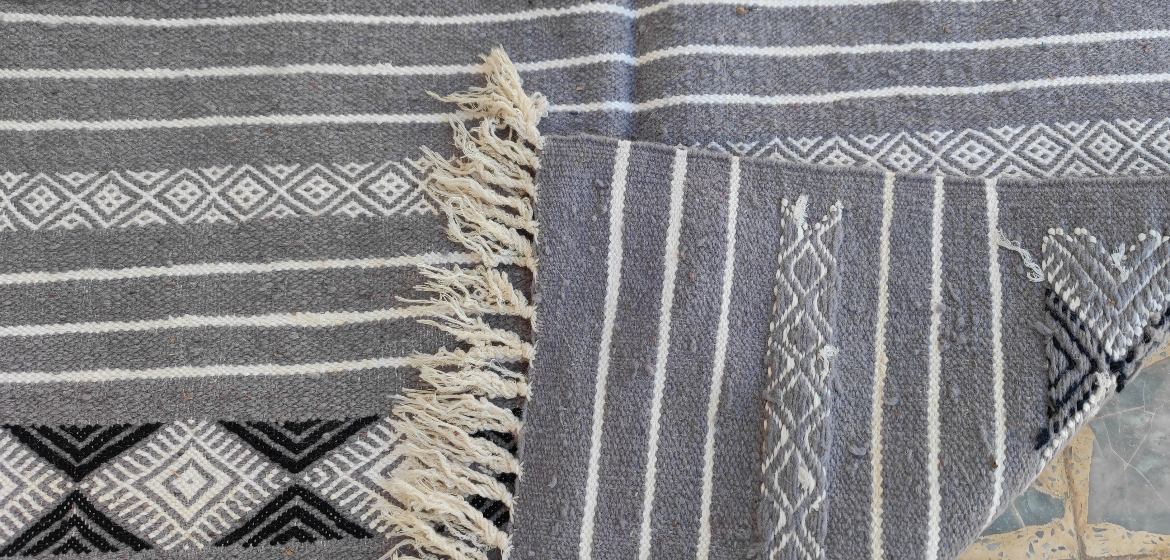 Hand-woven kilim rug in natural wool, 145x90 cm