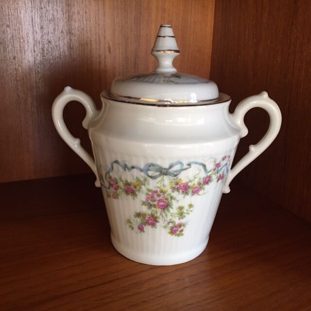 Teacup and sugar